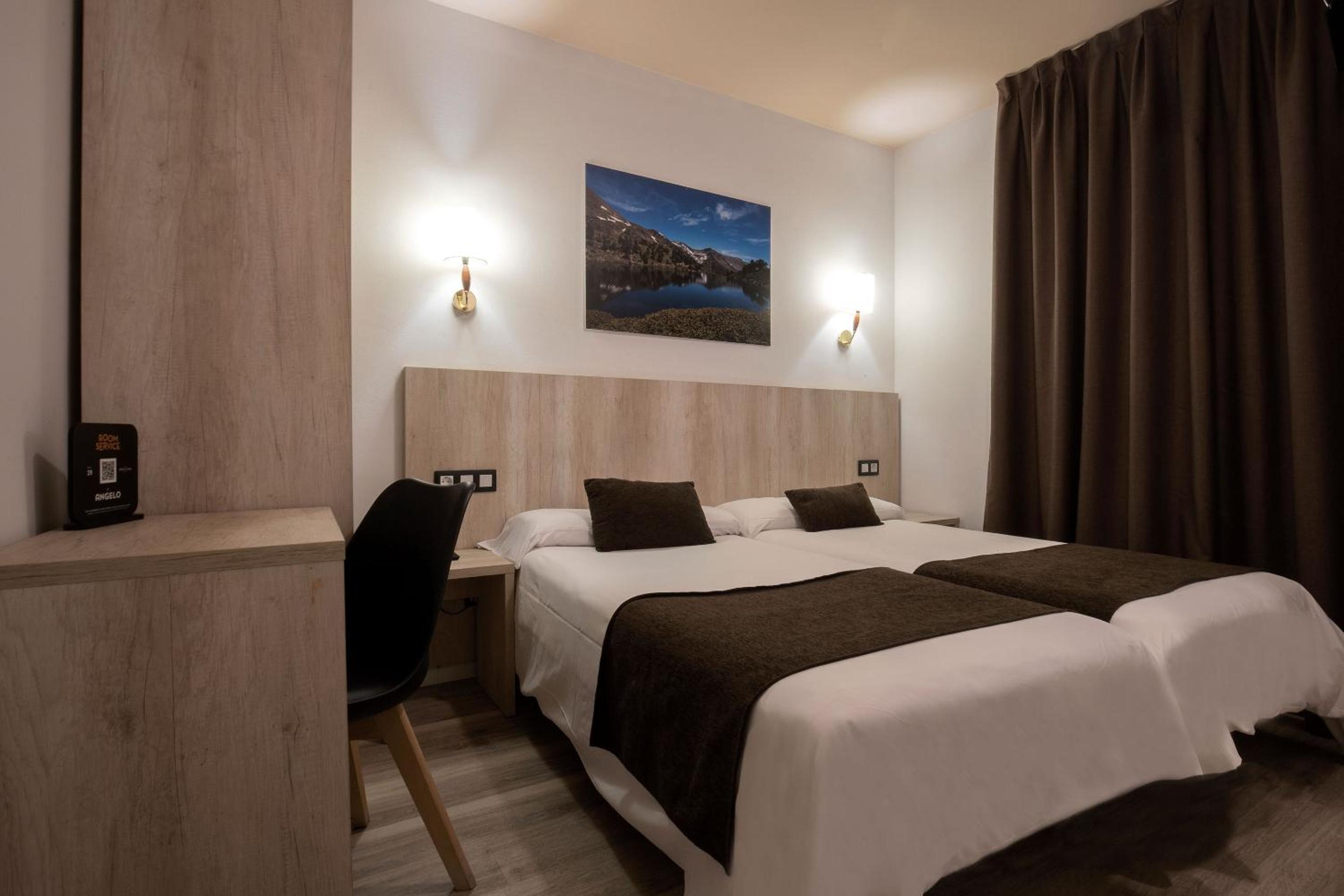 Double Room (1 Adult)