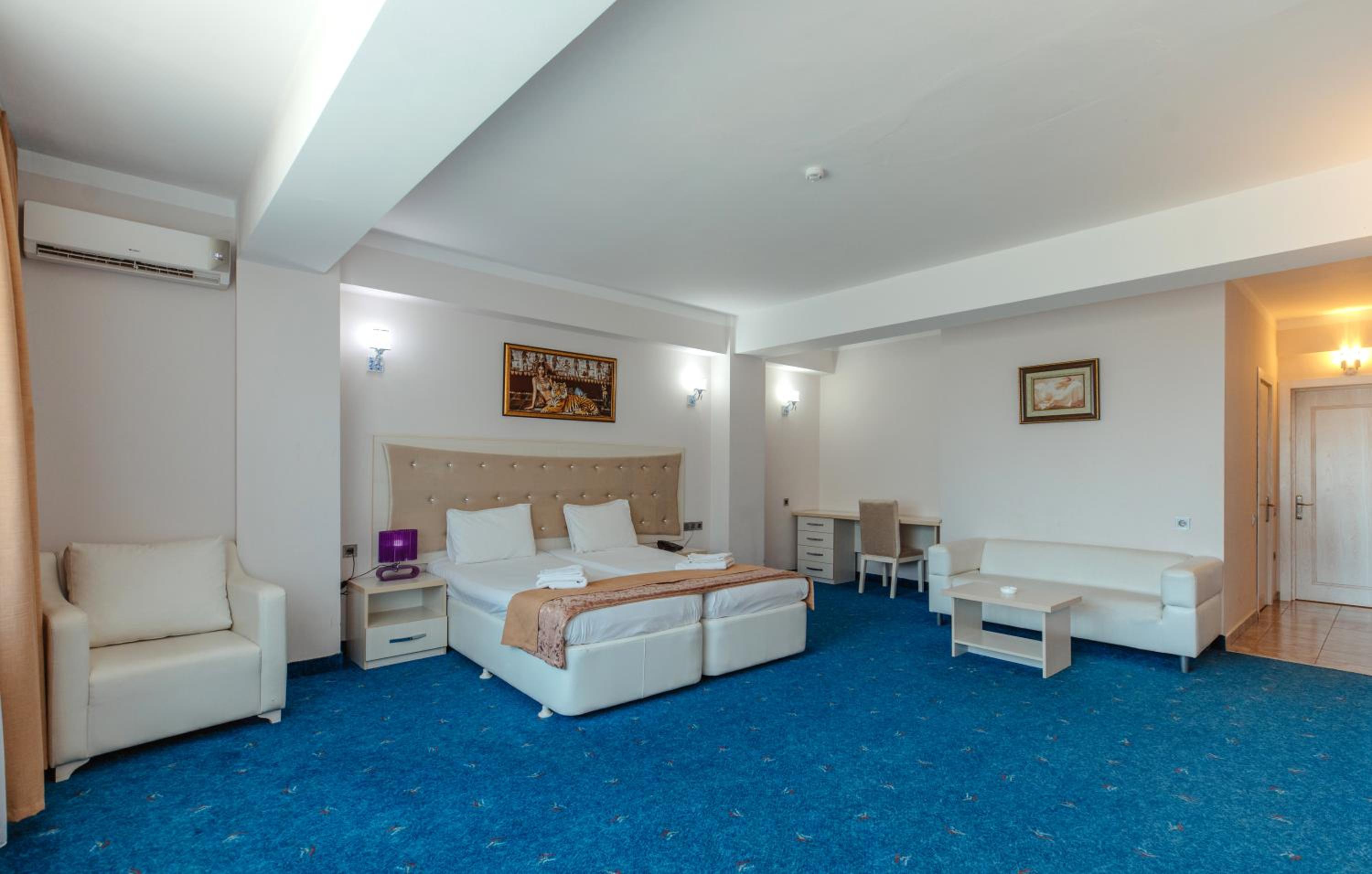Junior Suite with Pool View