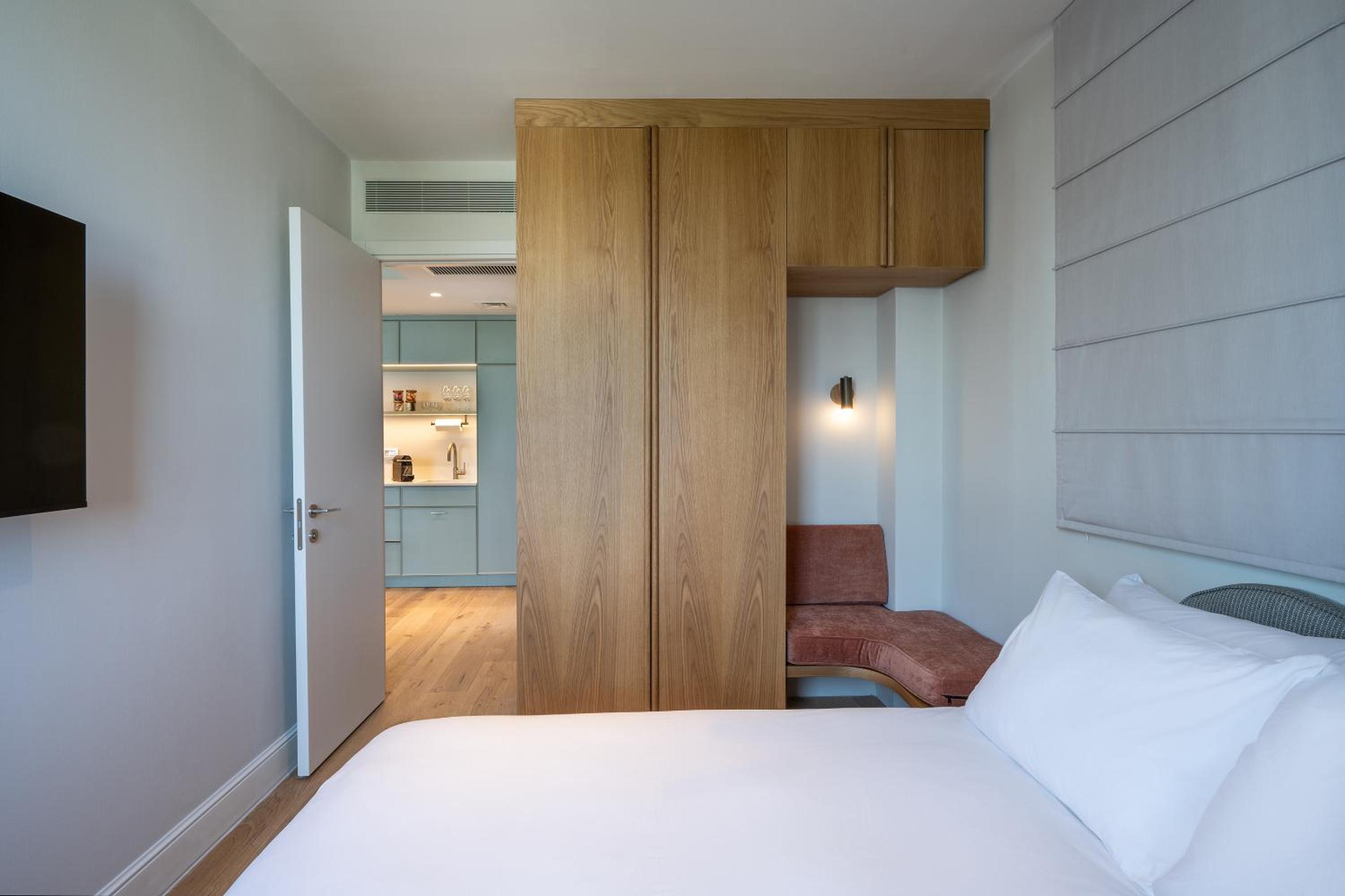 One-Bedroom Apartment - Photo 3
