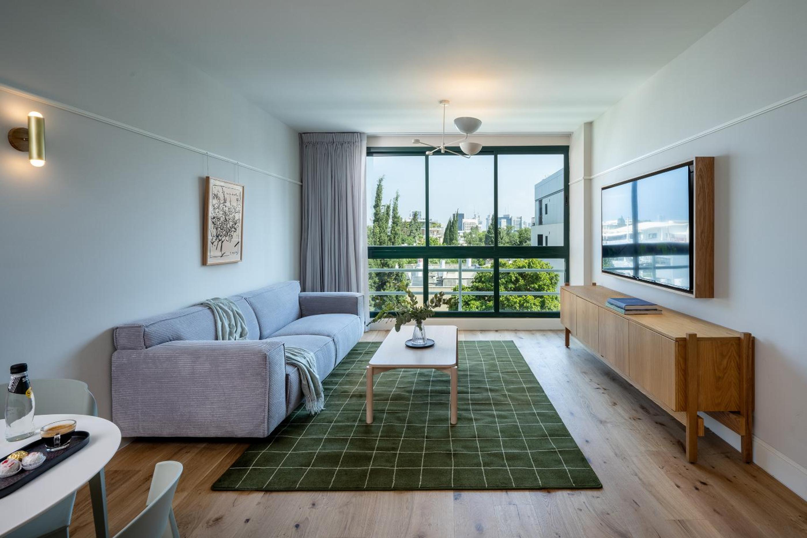 One-Bedroom Apartment - Photo 1