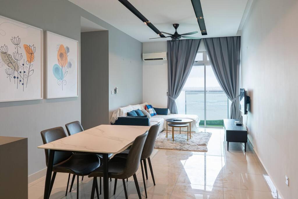 Three-Bedroom Apartment photo 1