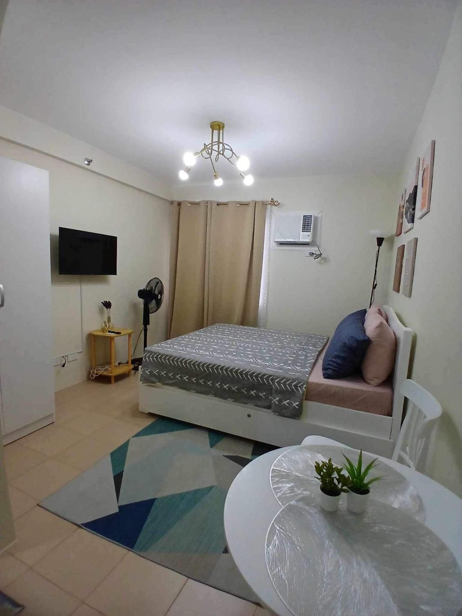 Studio Apartment with Queen Bed photo 2