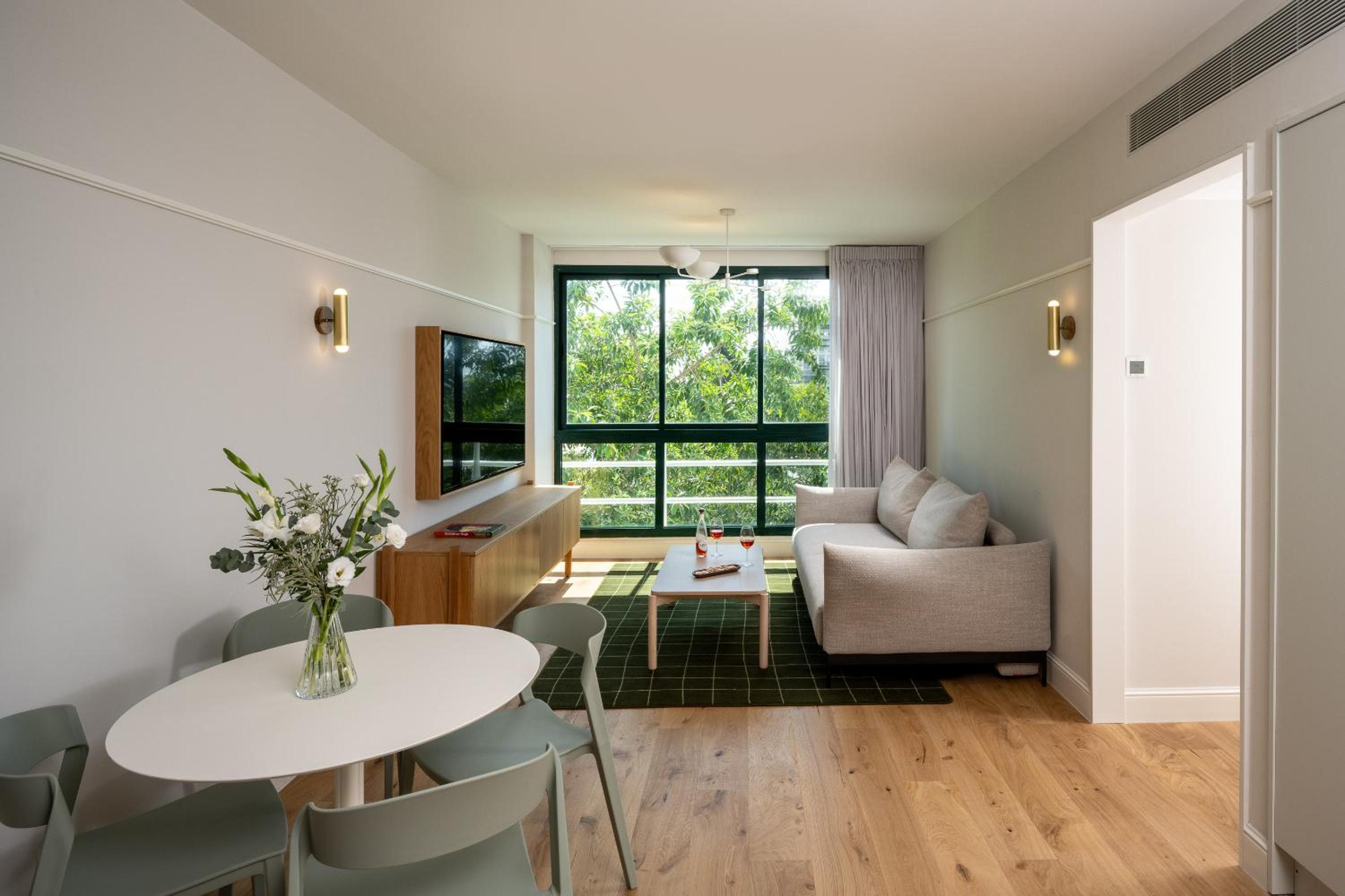 One-Bedroom Apartment with Sofabed - Photo 6