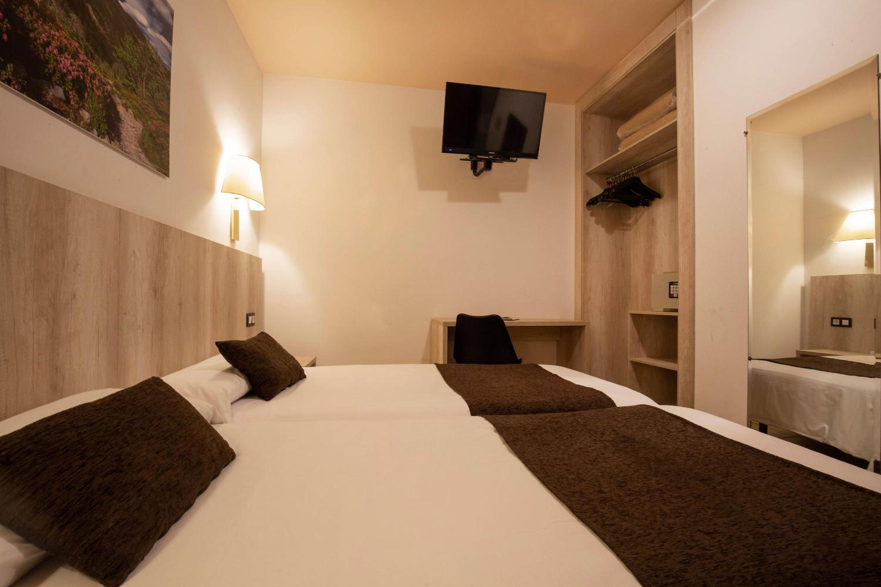 Interior Quadruple Room