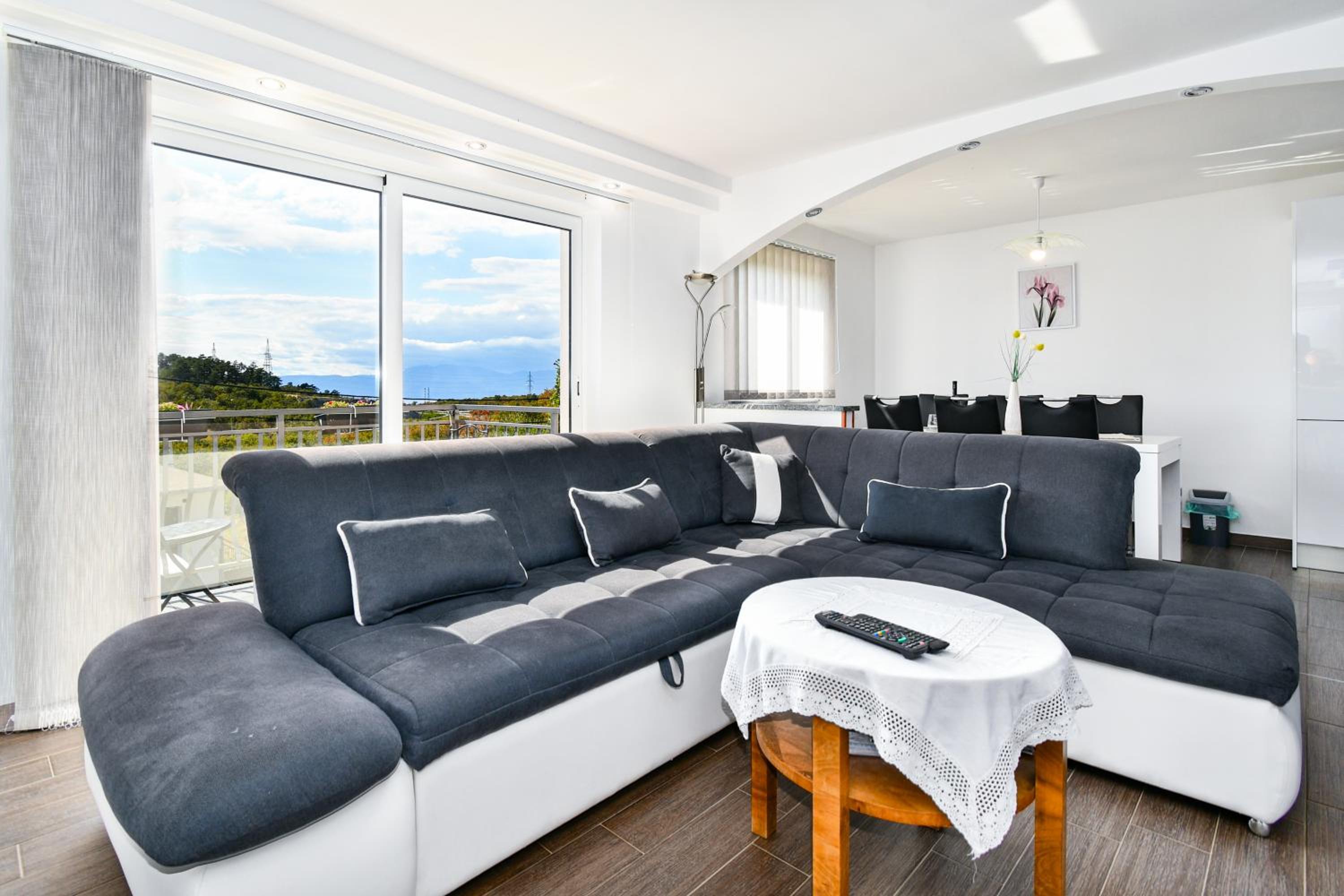 One-Bedroom Apartment - Photo 8