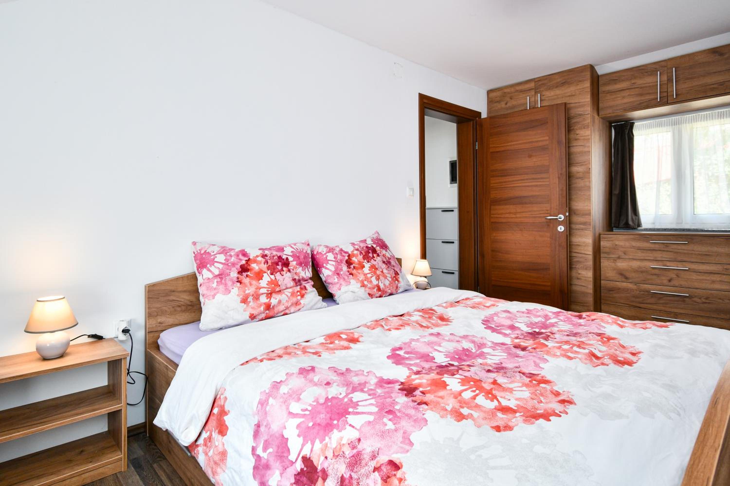 One-Bedroom Apartment - Photo 12