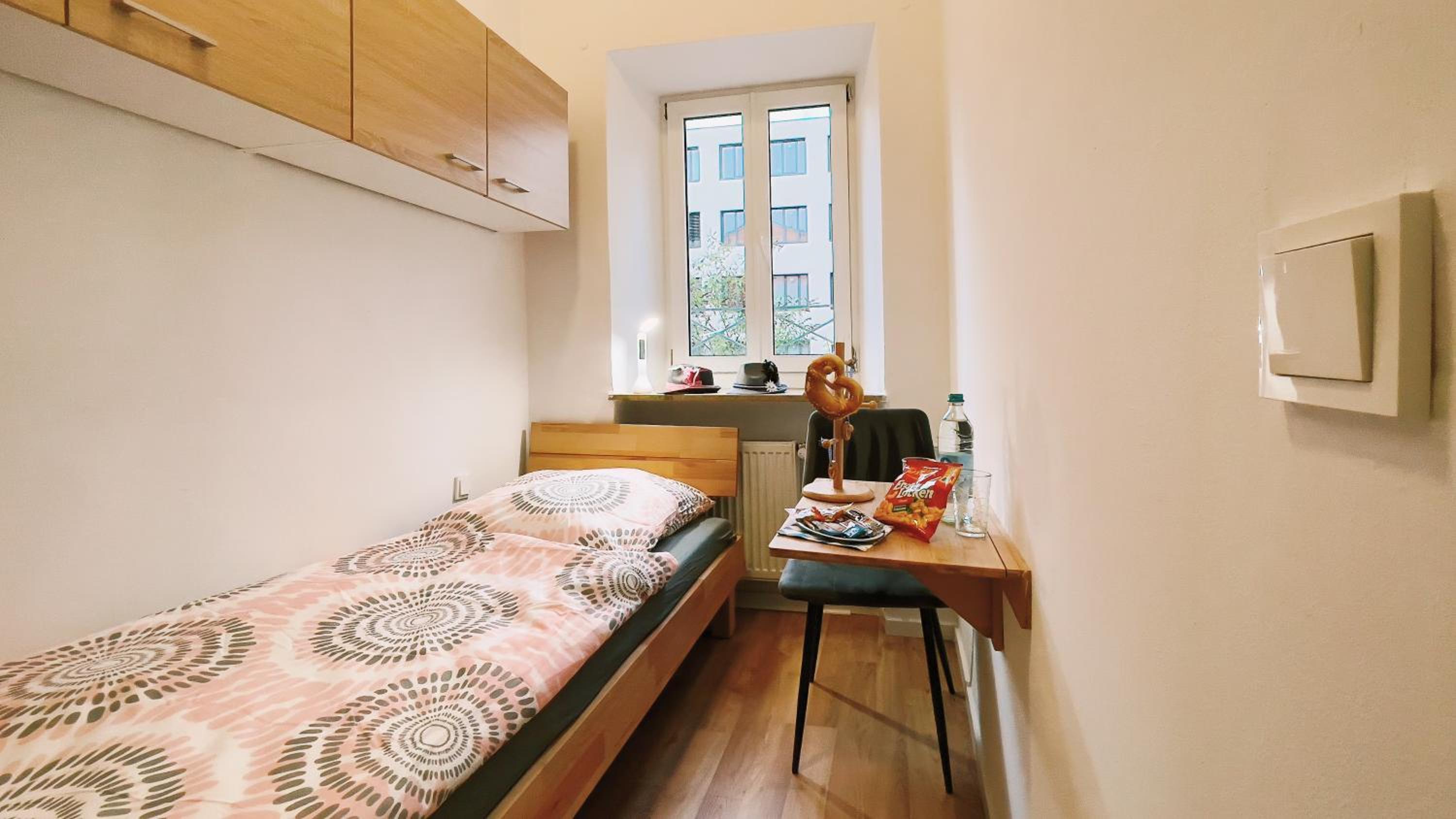 Single Room with Shared Bathroom