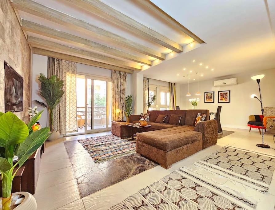 Three-Bedroom Apartment photo 1