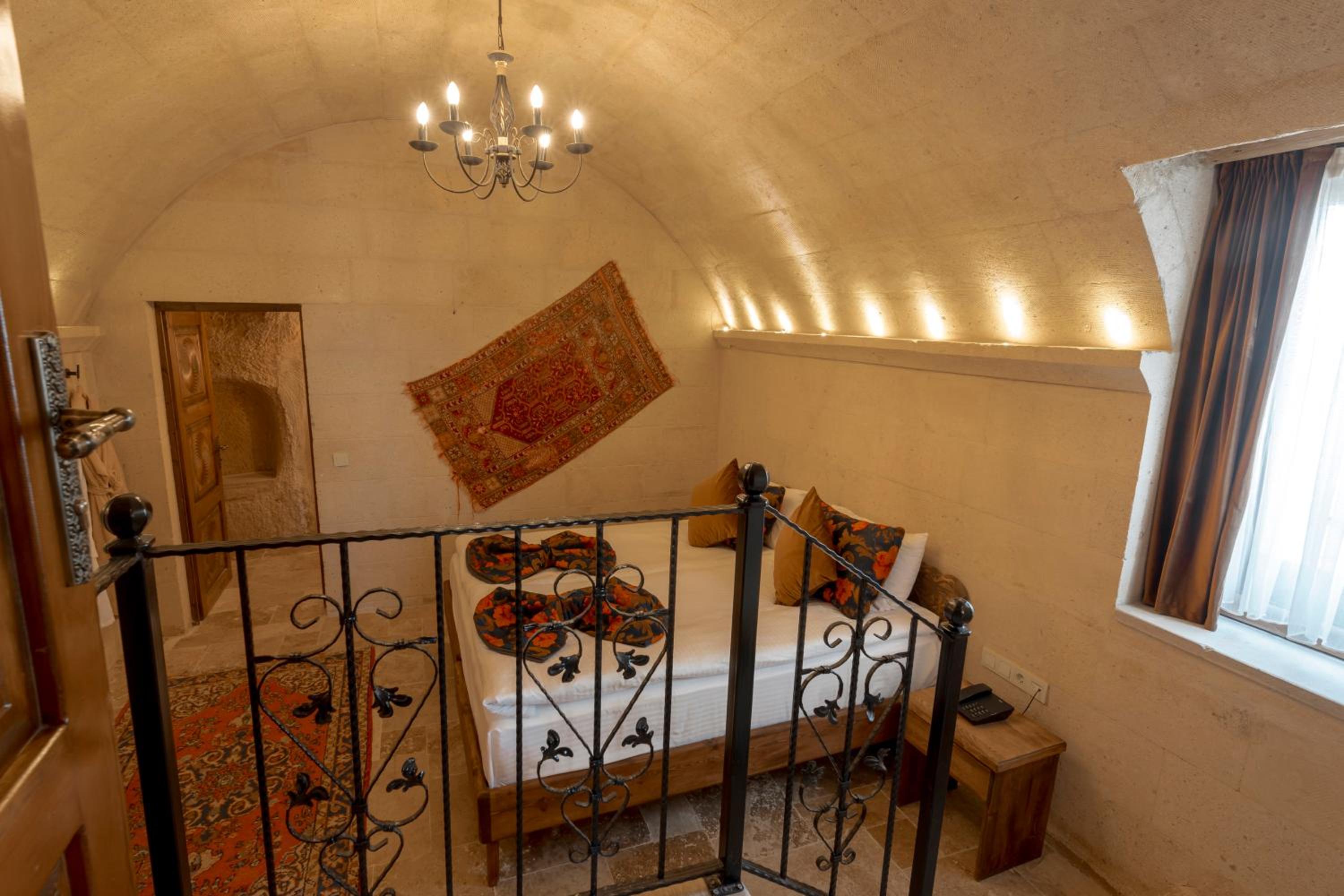 Deluxe Room - Photo 10