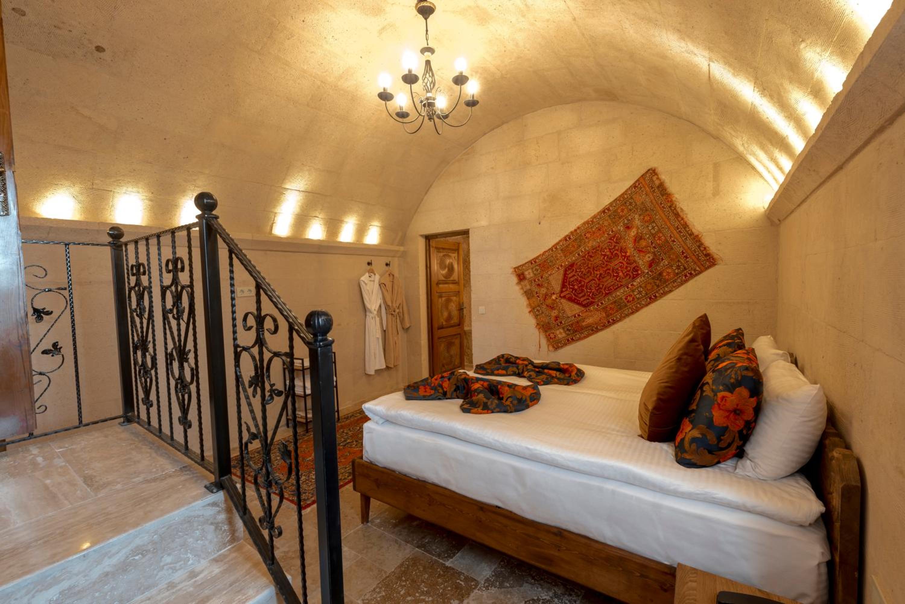 Deluxe Room - Photo 11