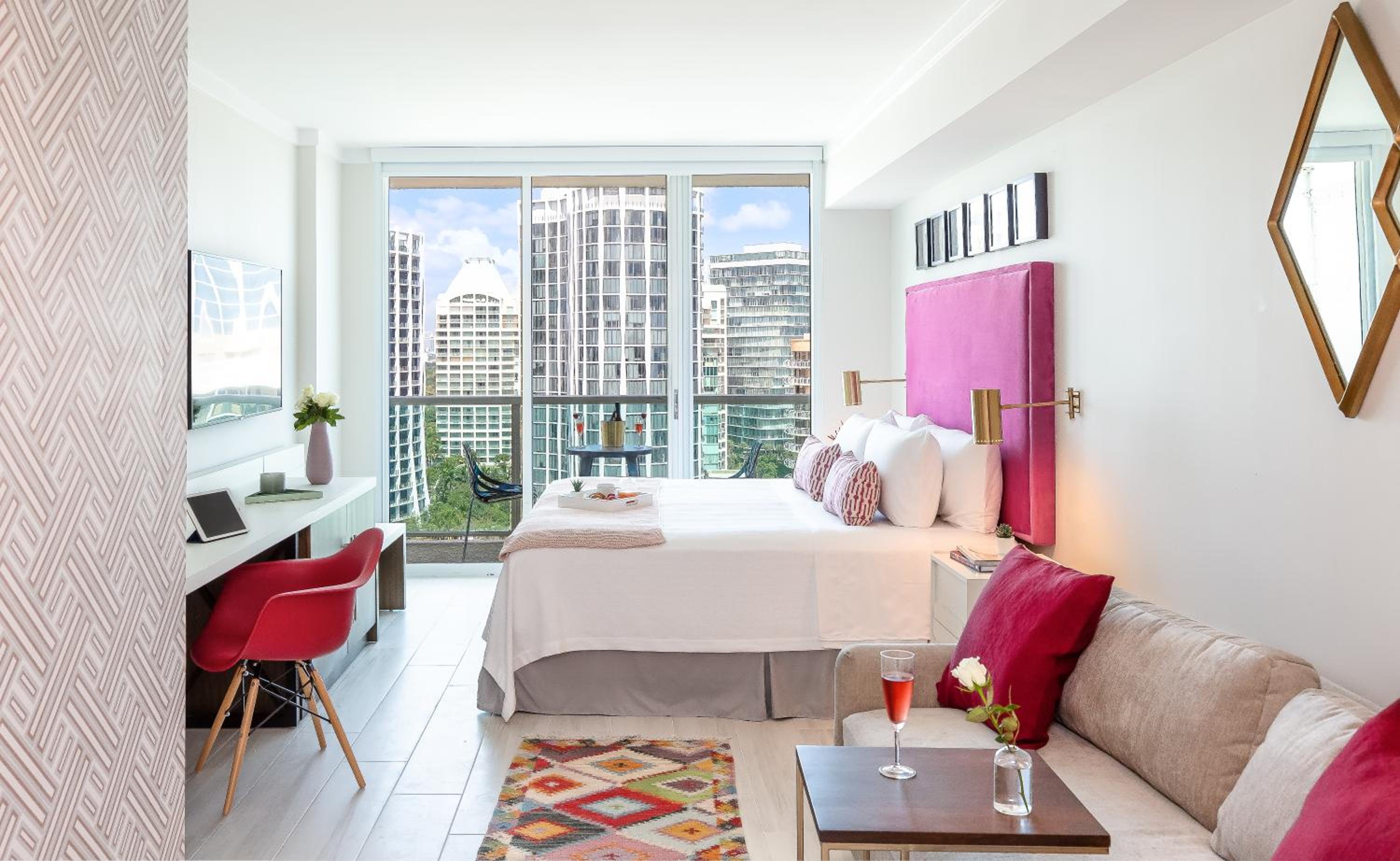 Deluxe King Suite photo 2