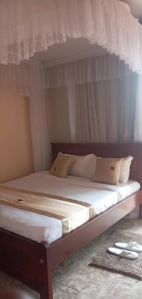 Double Room - Photo 10