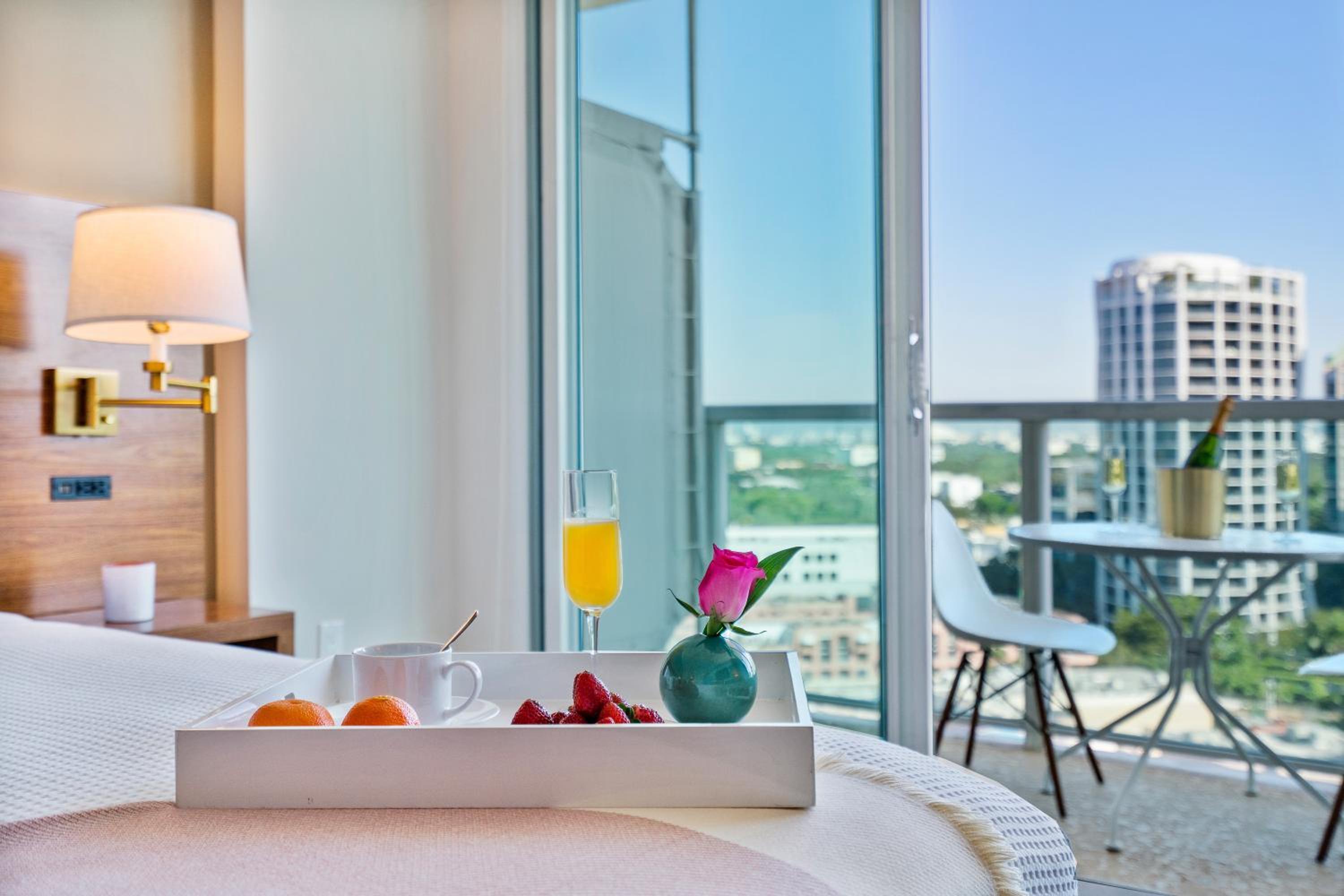 Deluxe King Suite photo 3