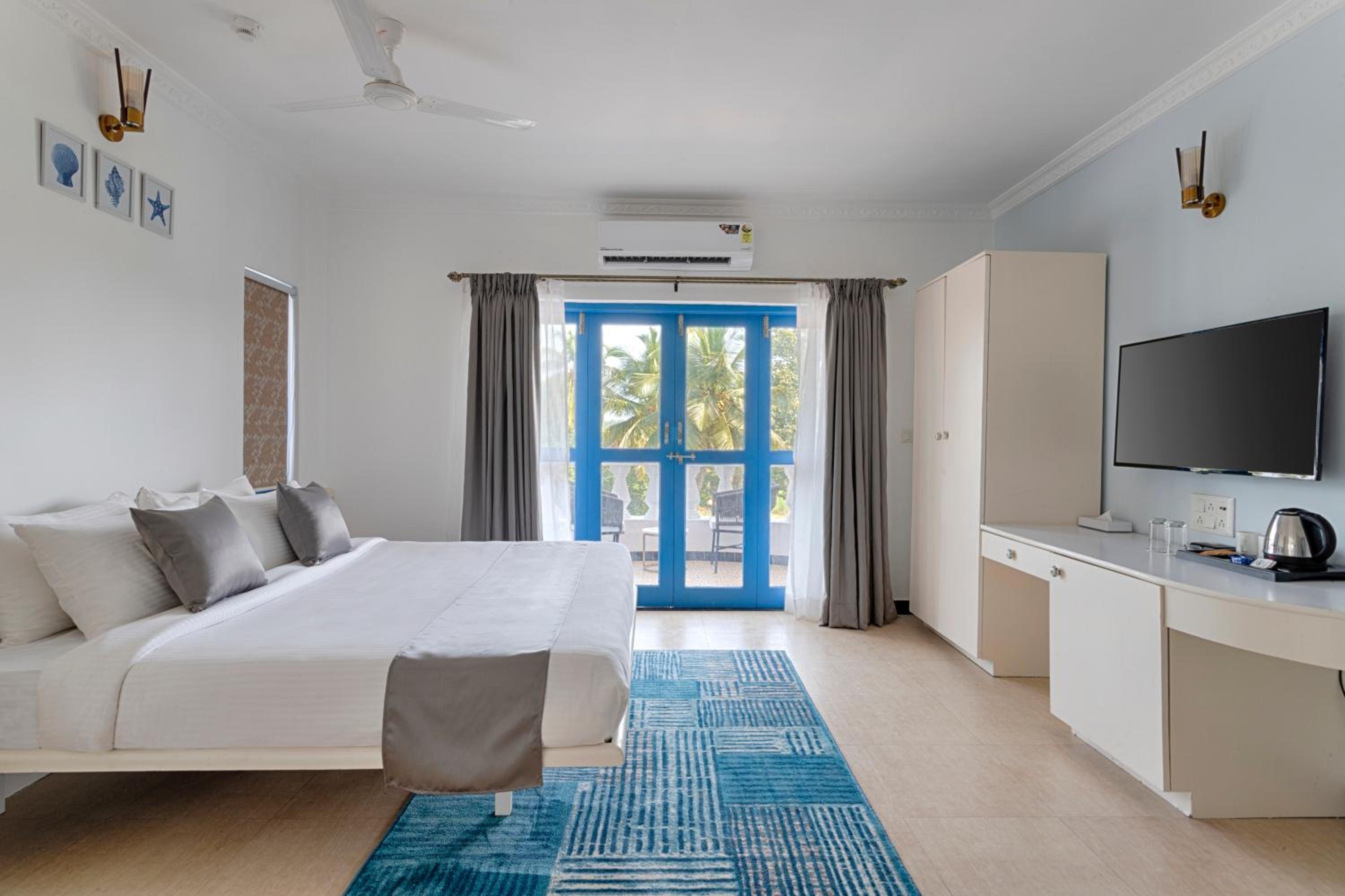 Junior Suite with Balcony - 15% Discount on Food & Non-Alcoholic Beverages
