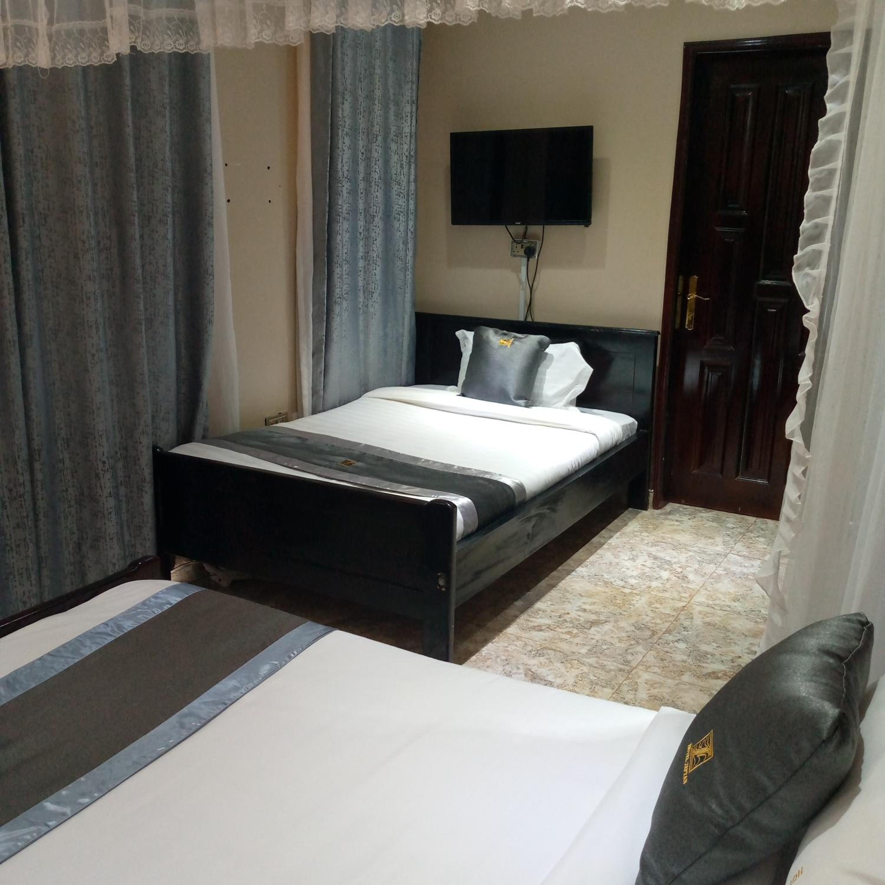 Double Room - Photo 3