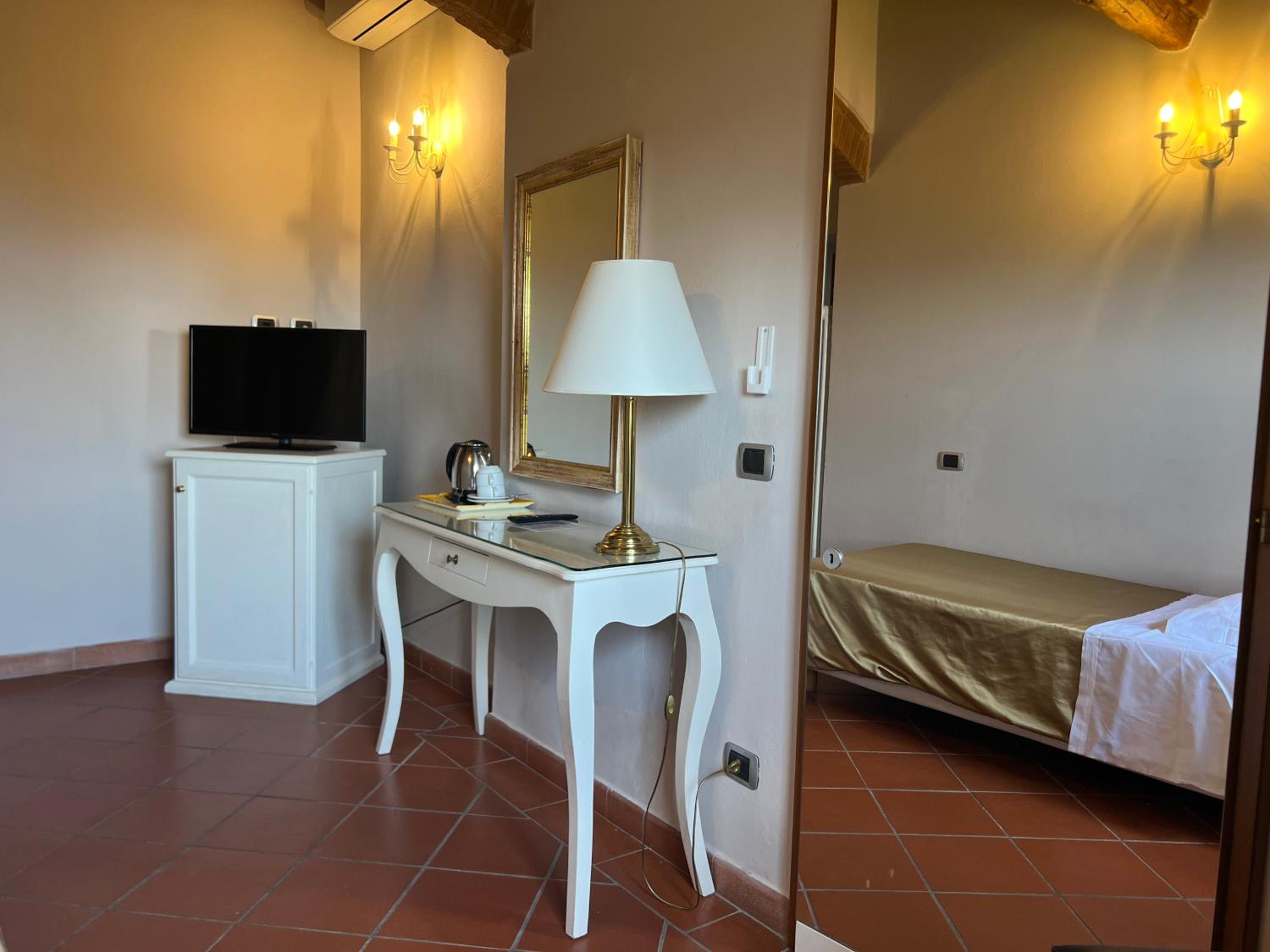 Triple Room - Photo 11