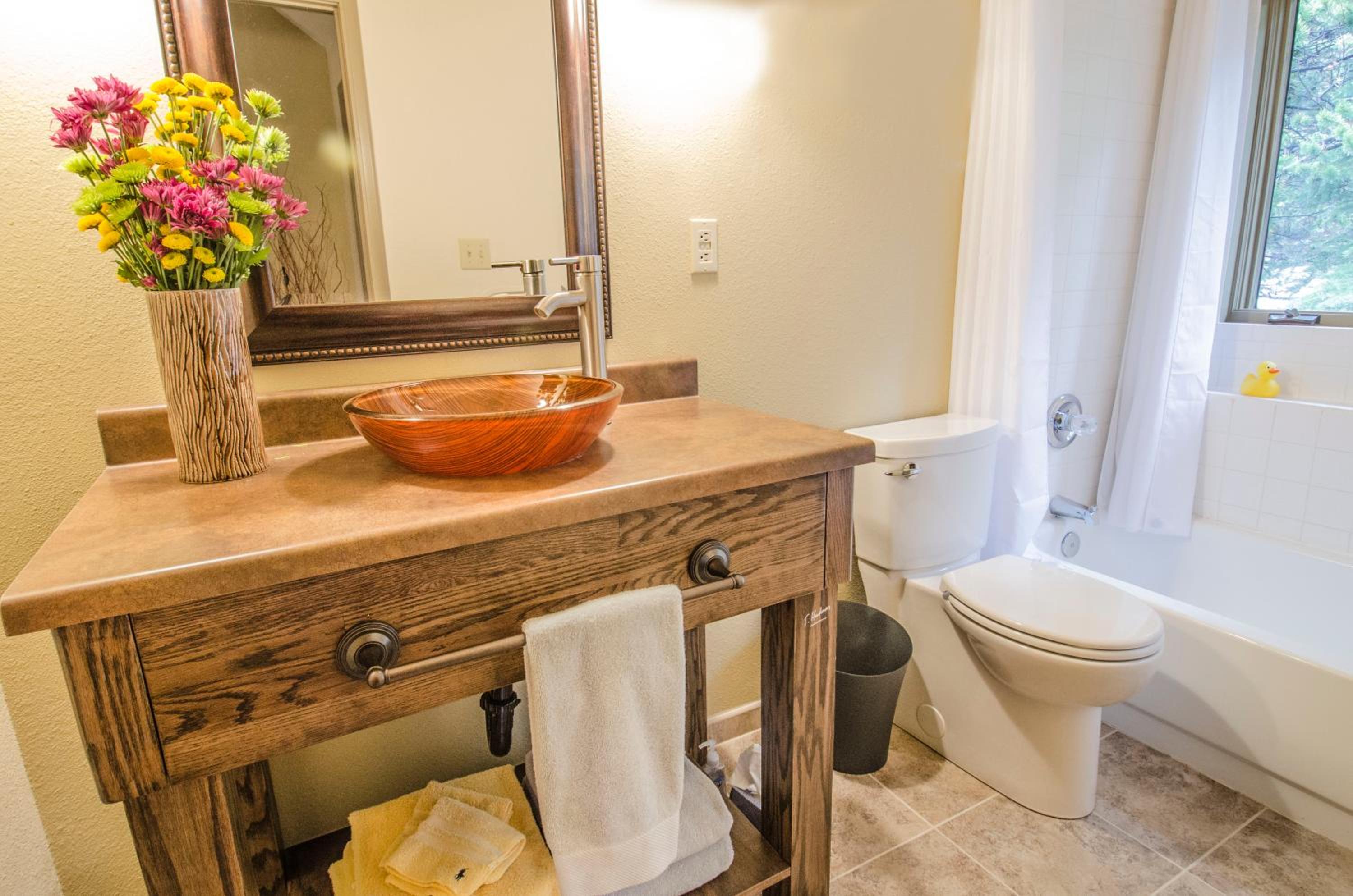 Deluxe King Suite photo 2