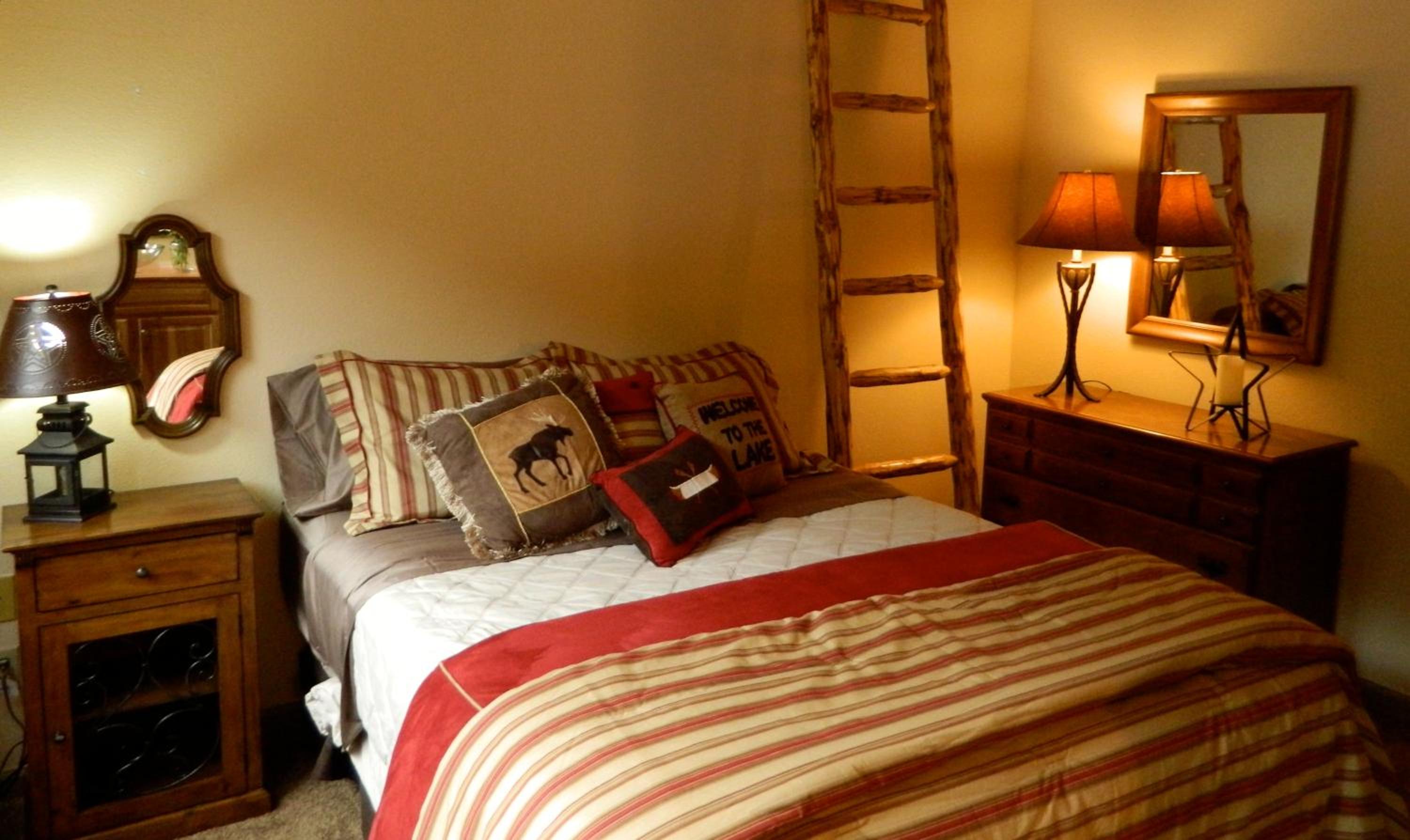 Queen Room photo 2