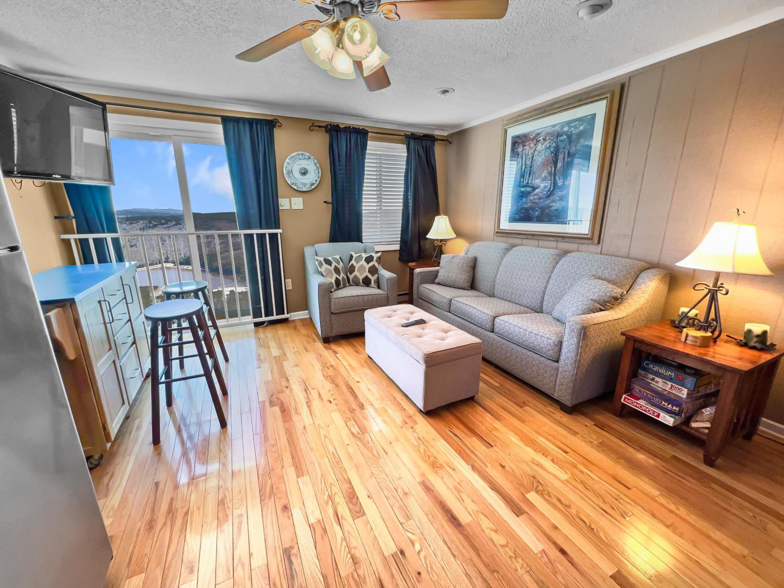 One-Bedroom Apartment photo 1