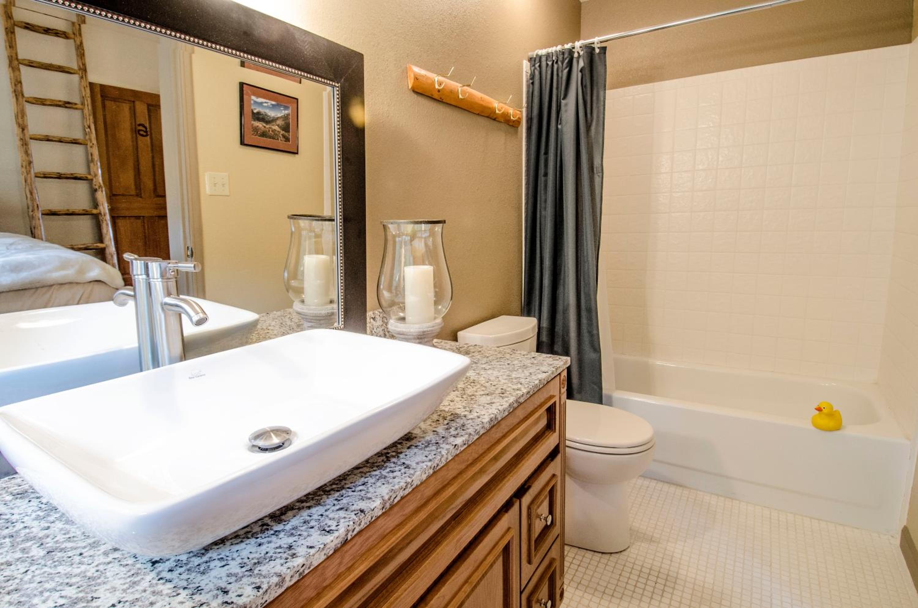 Single Room with Private Bathroom photo 3