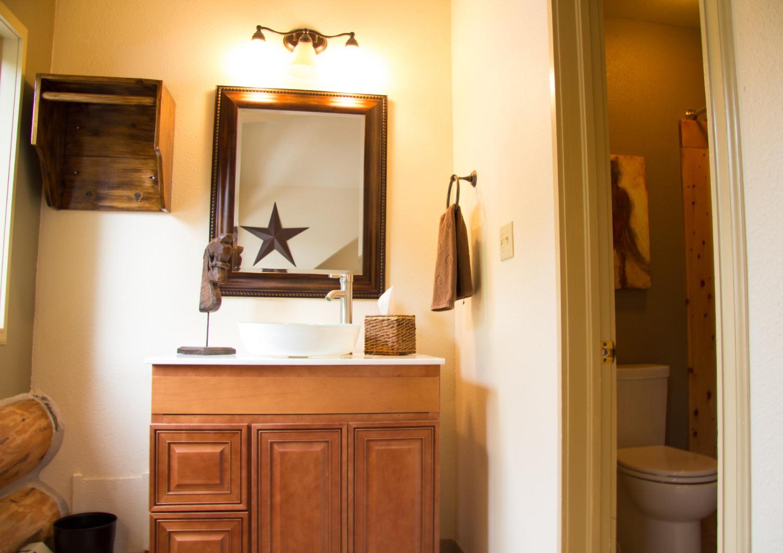 Deluxe King Room with Balcony photo 2