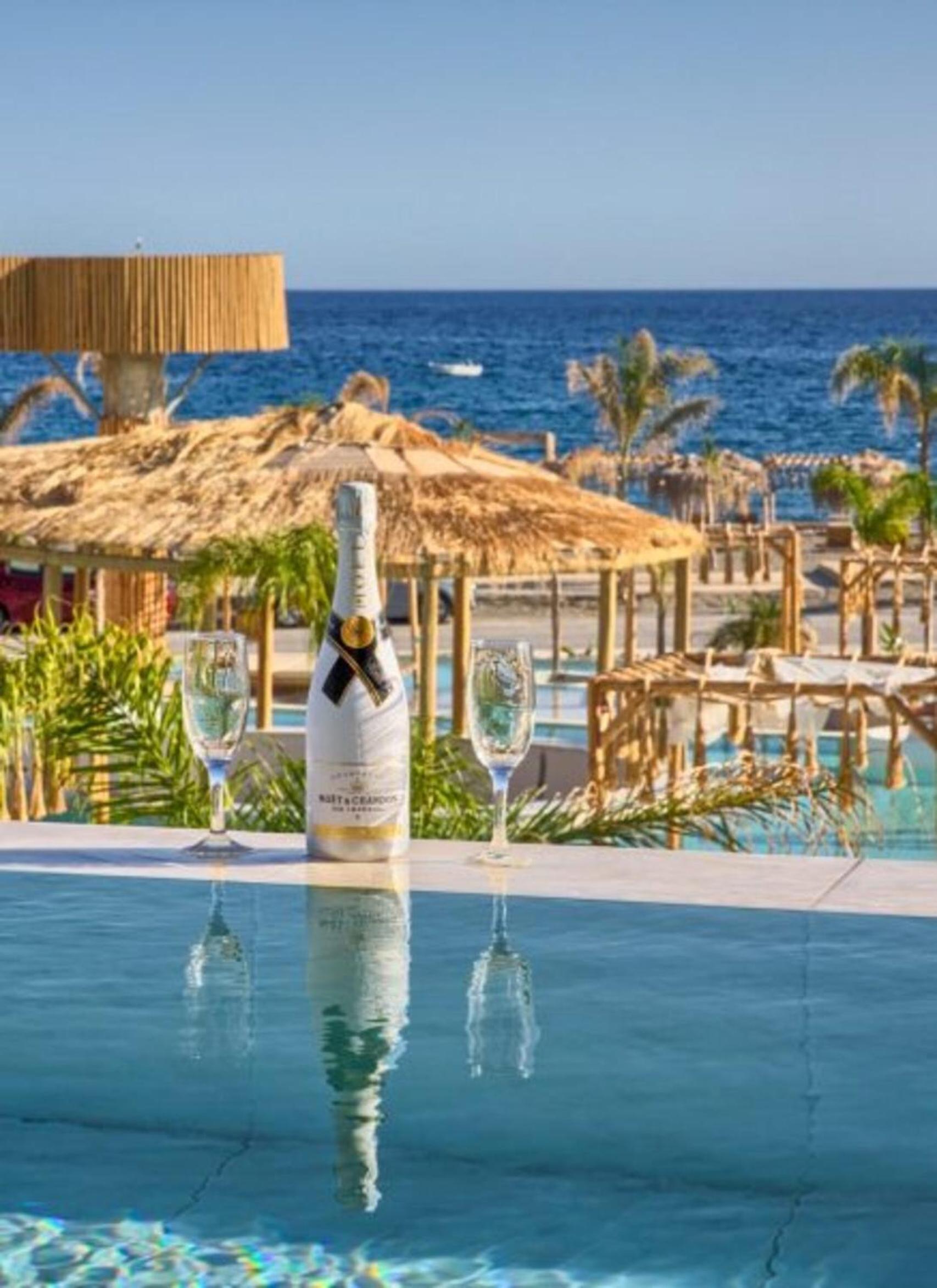 Luxury Ocean Front Suite With Private Panoramic Pool And Whirlpool (Beachfront Building)