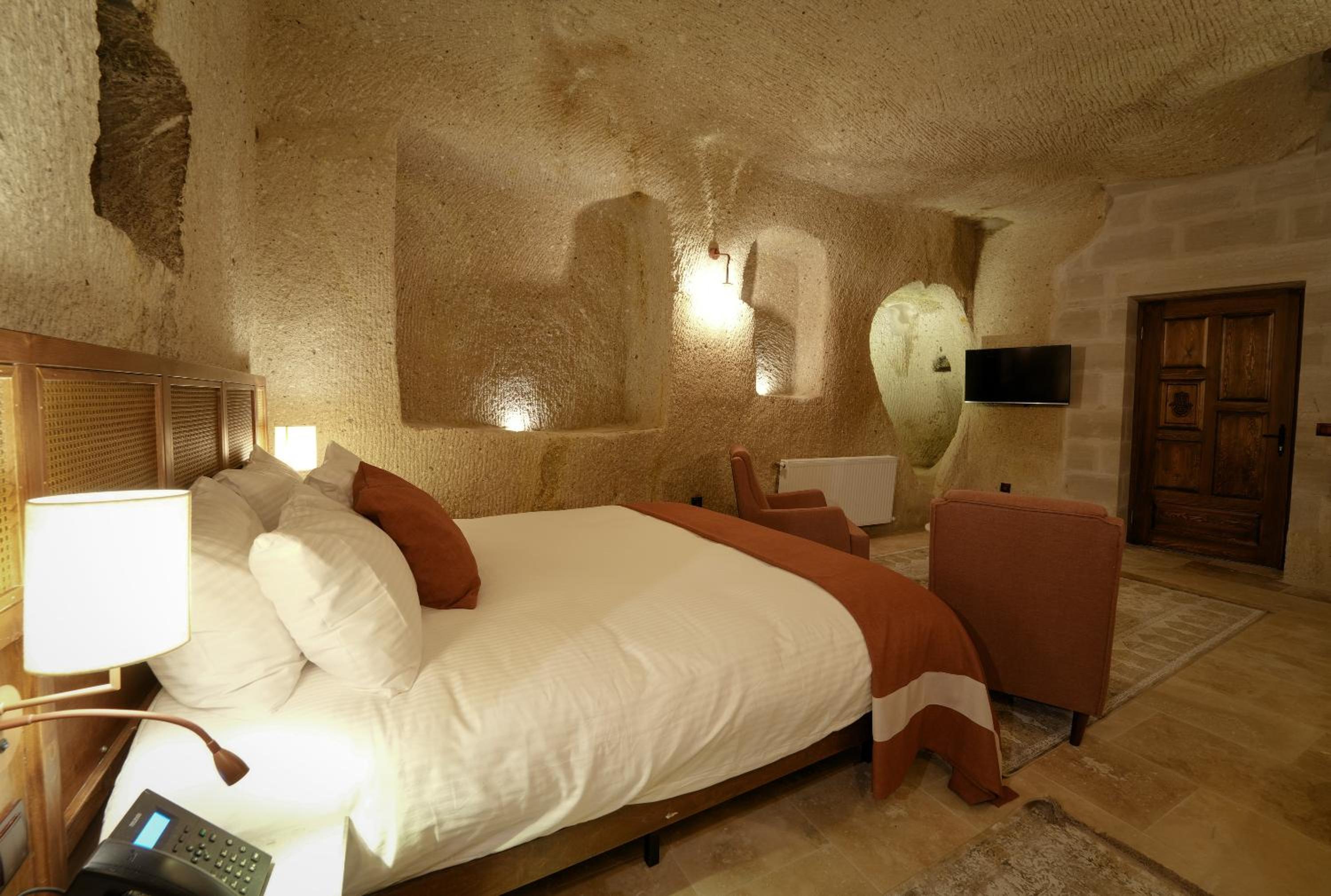Deluxe Room - Photo 5