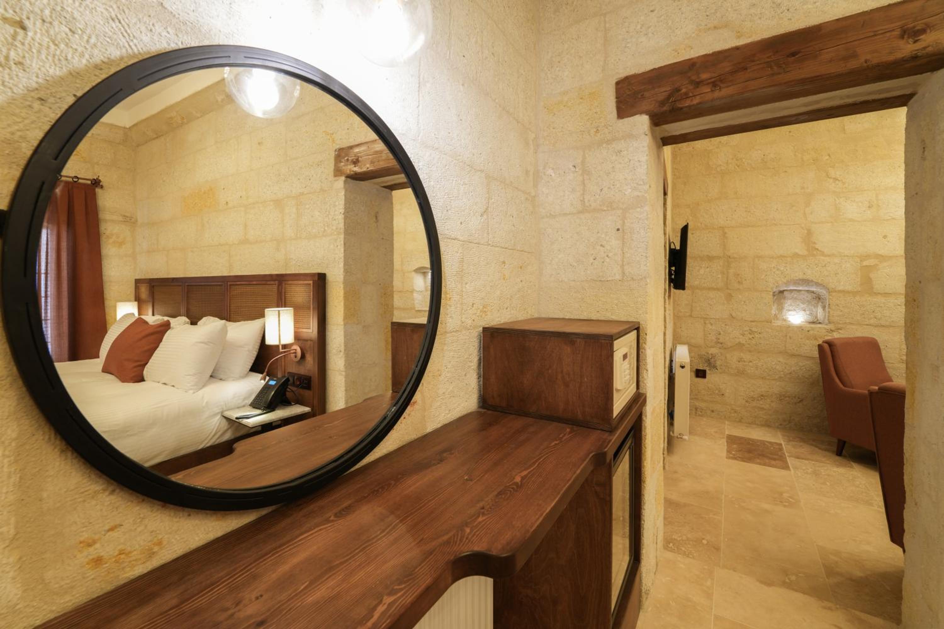Suite - Photo 3