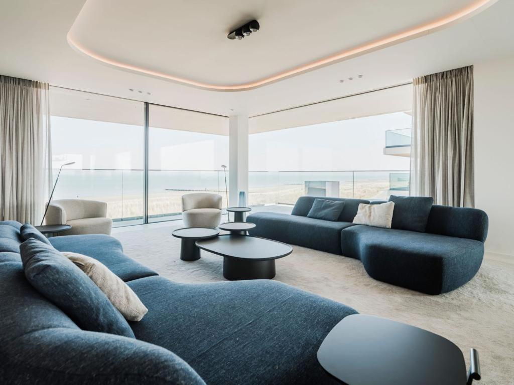 Three-Bedroom Apartment with Sea View photo 1
