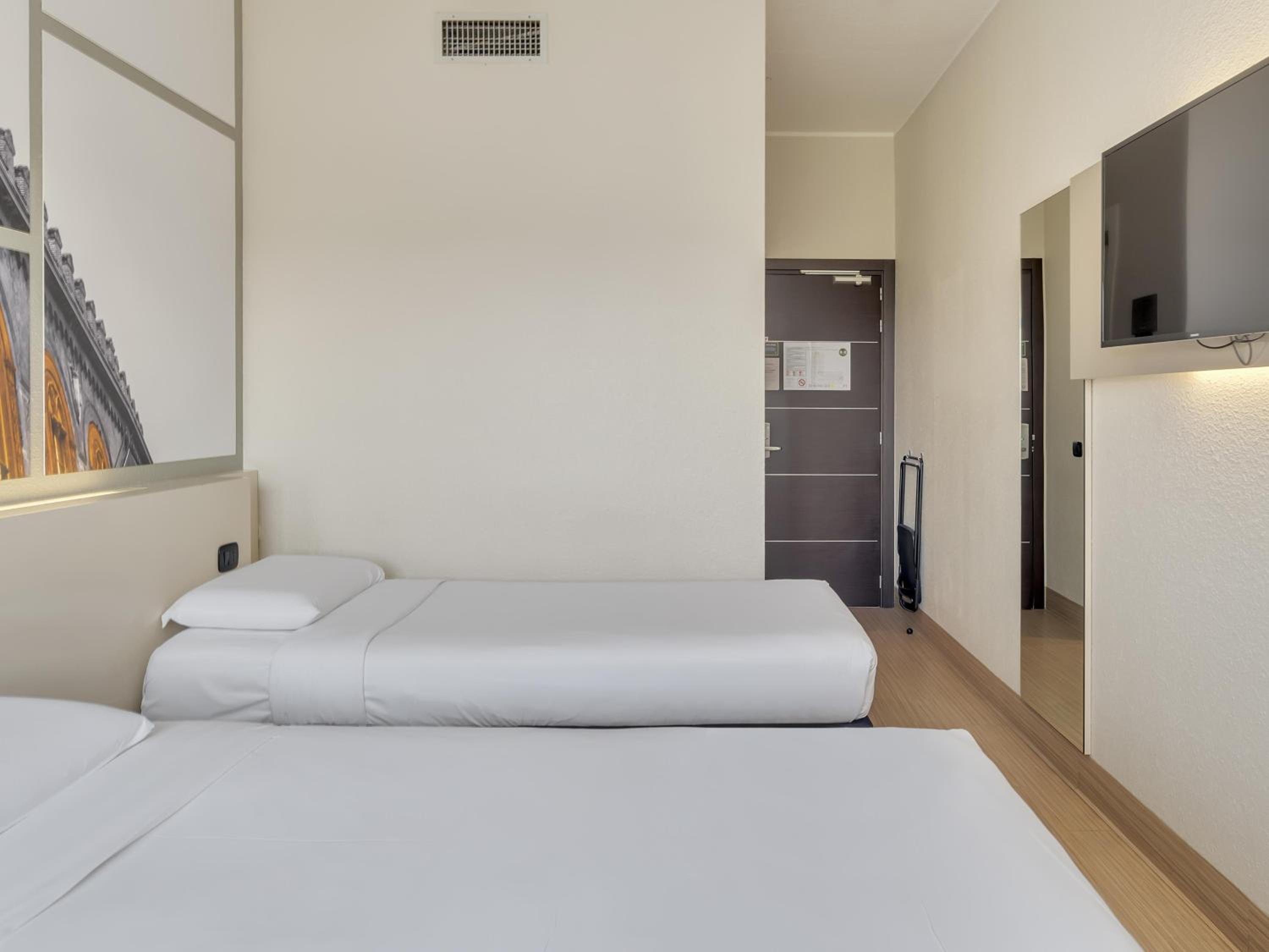 Standard Twin Room - Photo 2