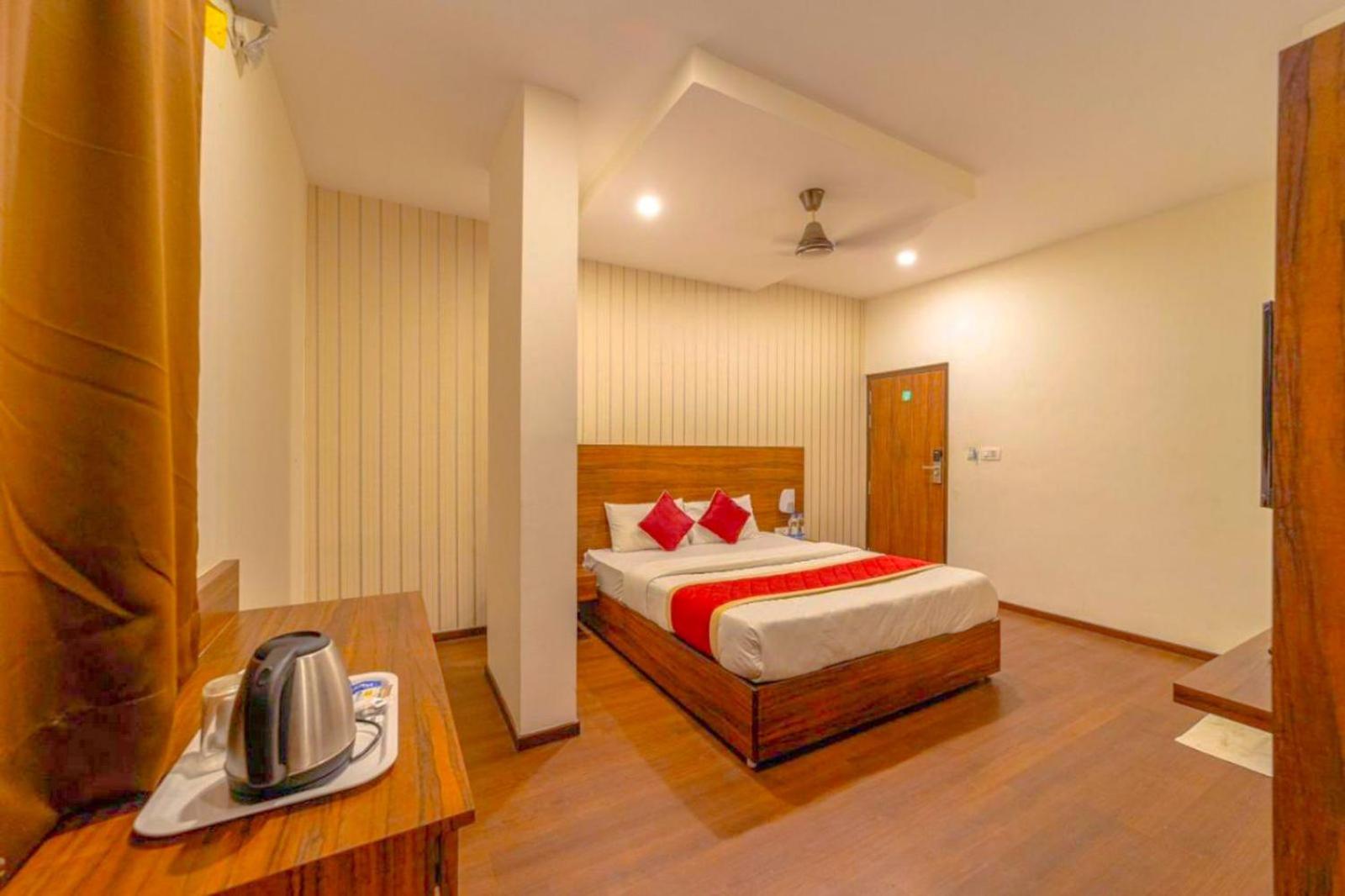 Deluxe King Room photo 1