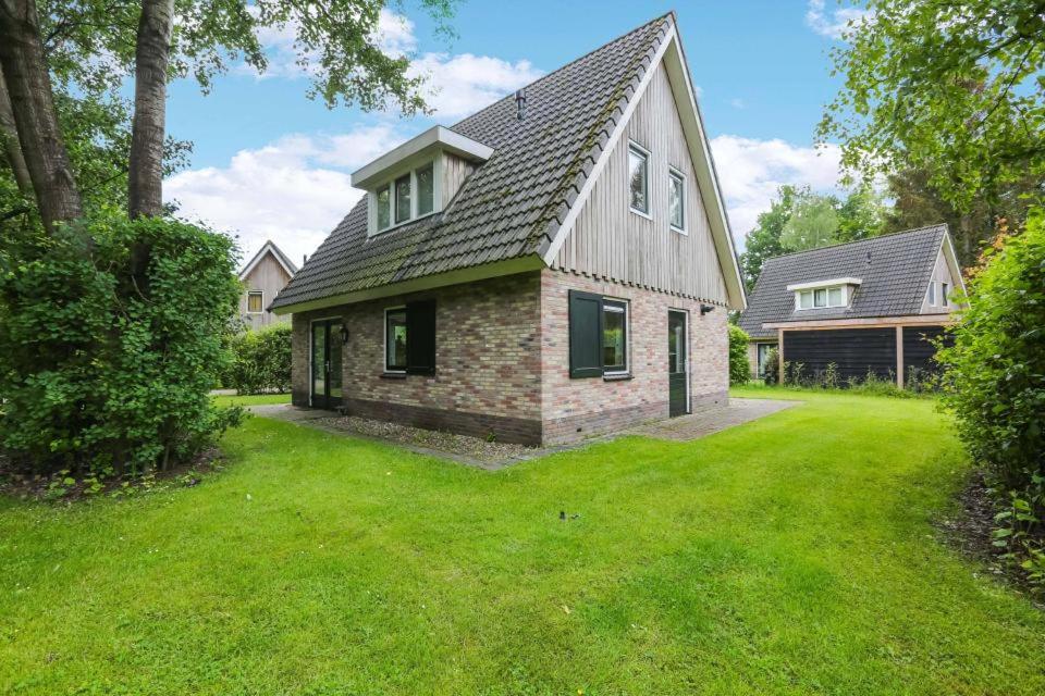 Three-Bedroom House photo 3