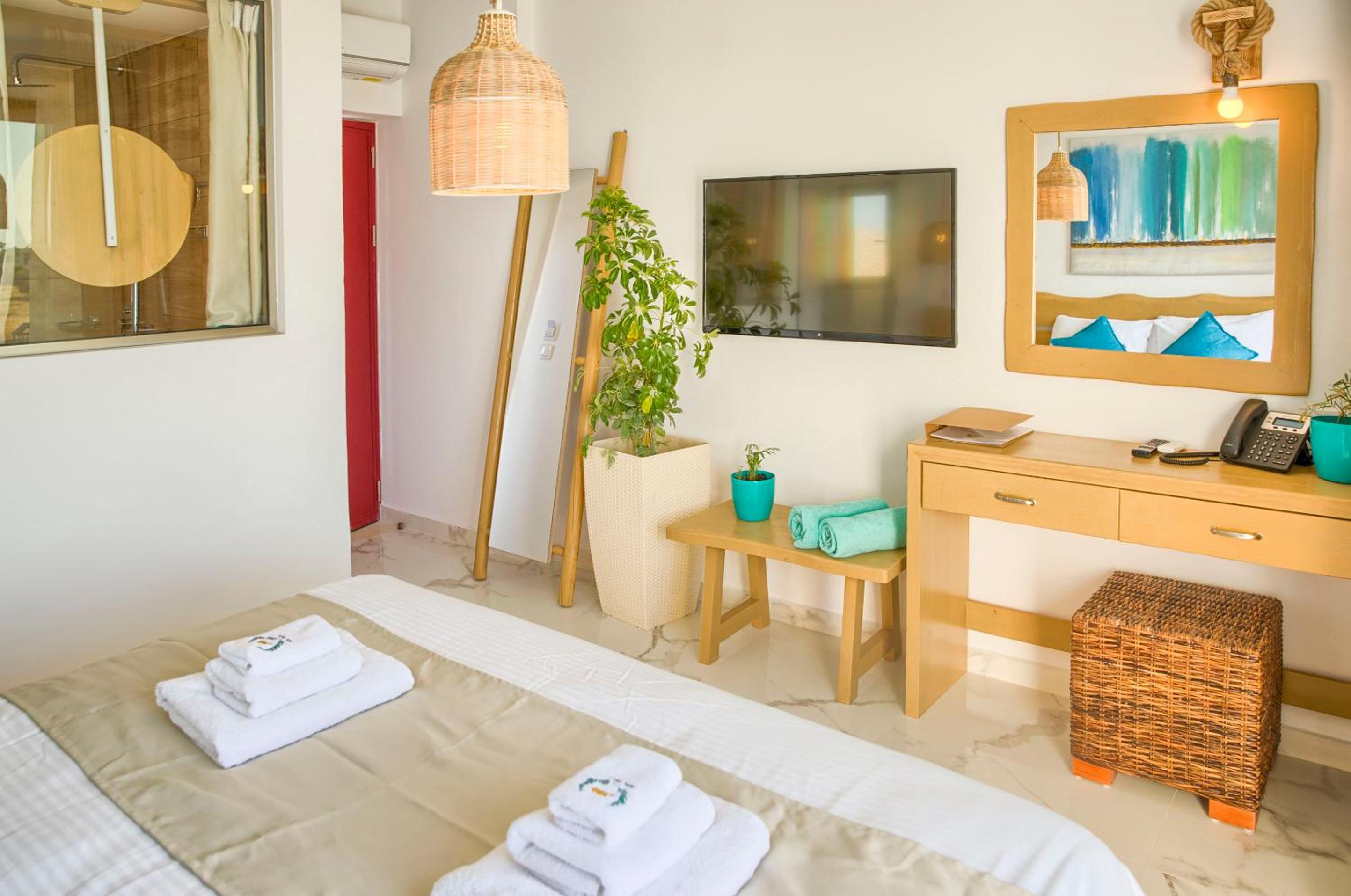junior suite with private panoramic pool (villas)