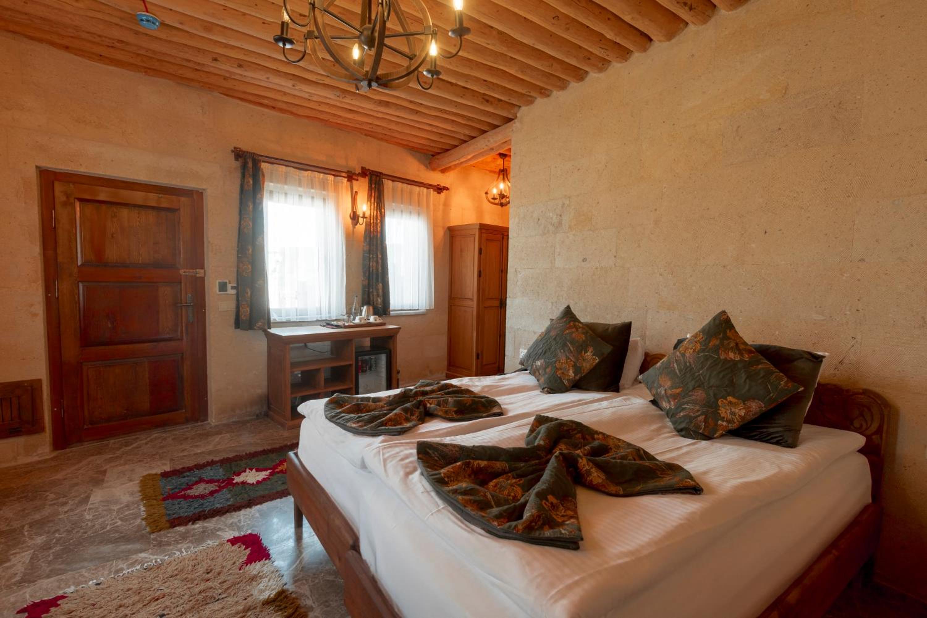Deluxe Room - Photo 6