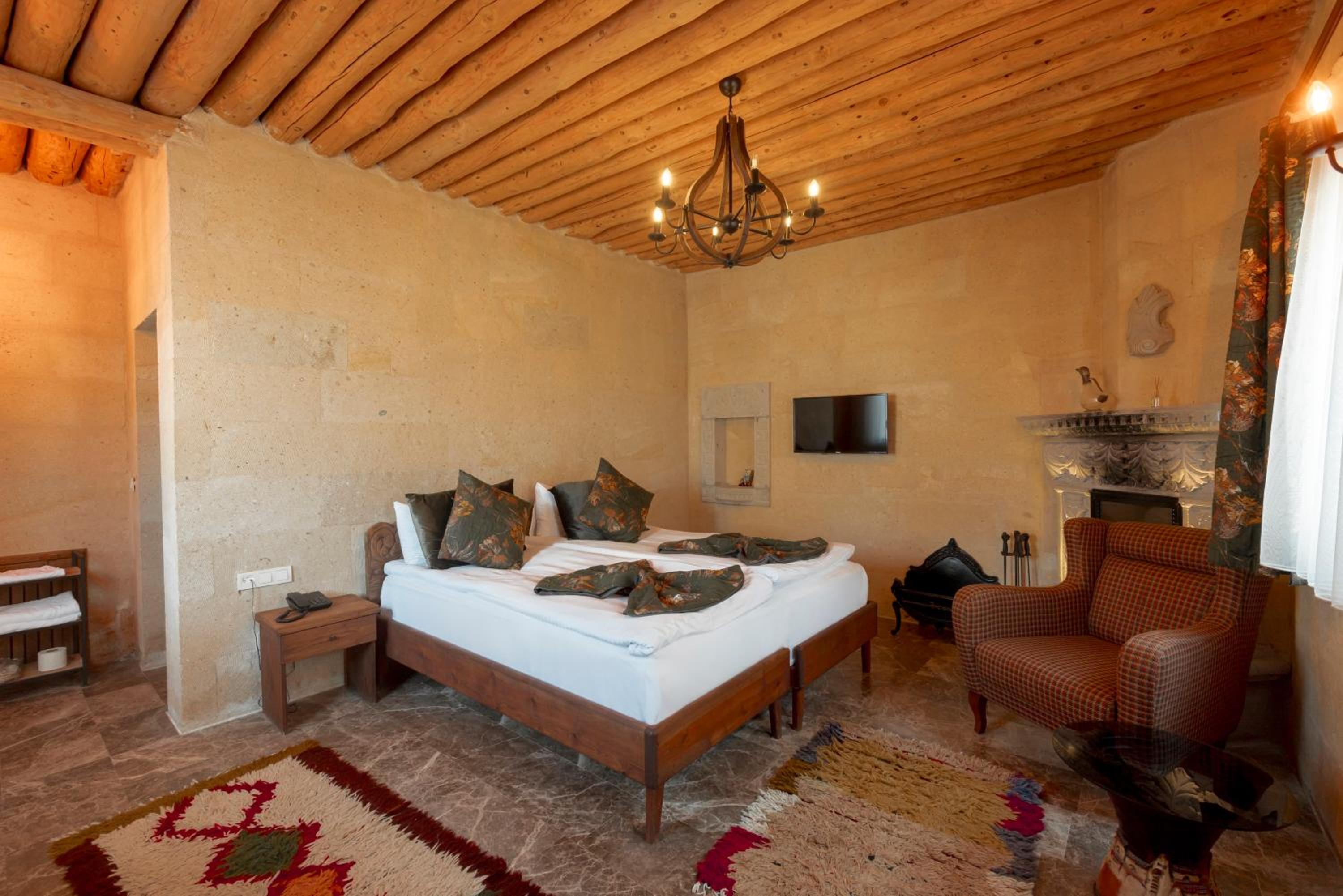 Deluxe Room - Photo 8