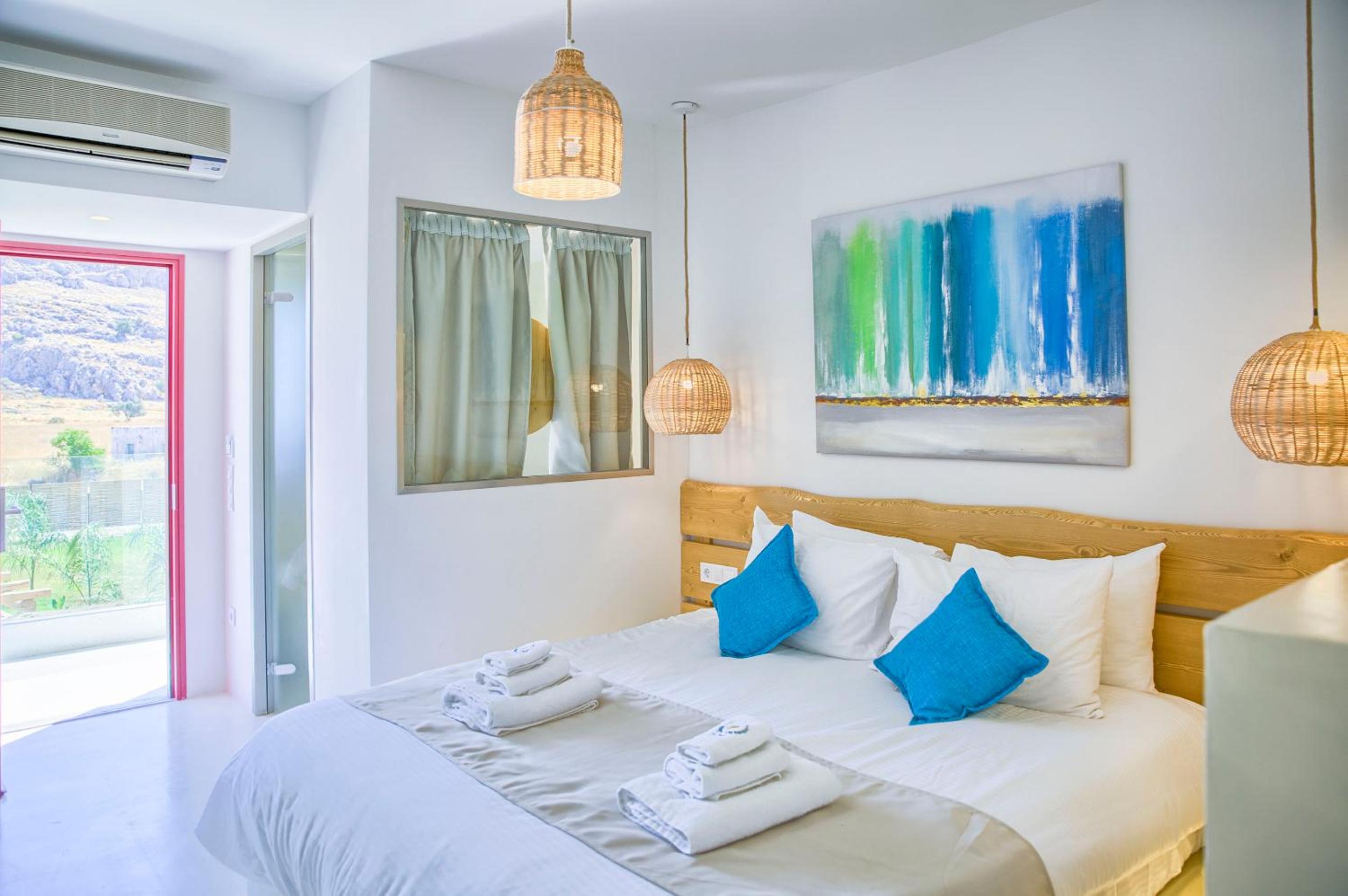 Junior Suite with Pool View (main building) photo 3