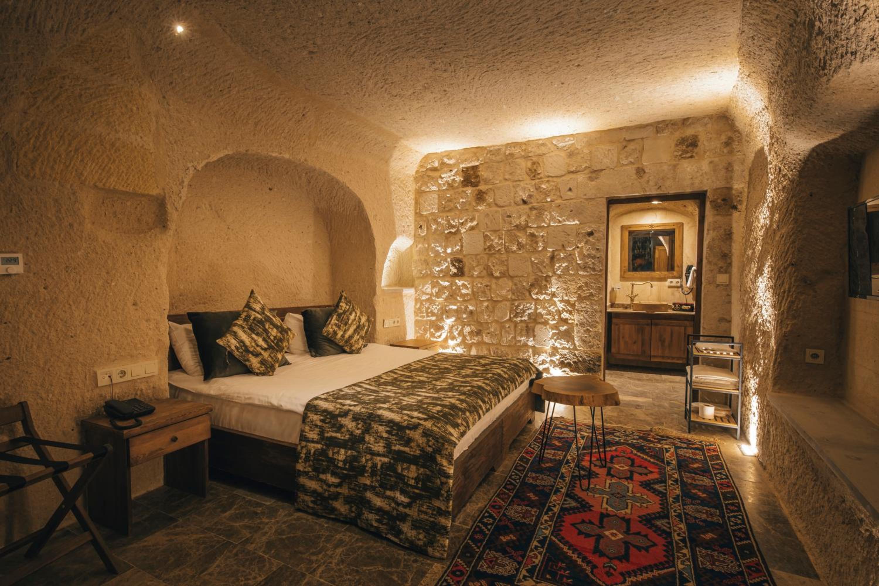 Deluxe Room - Photo 16