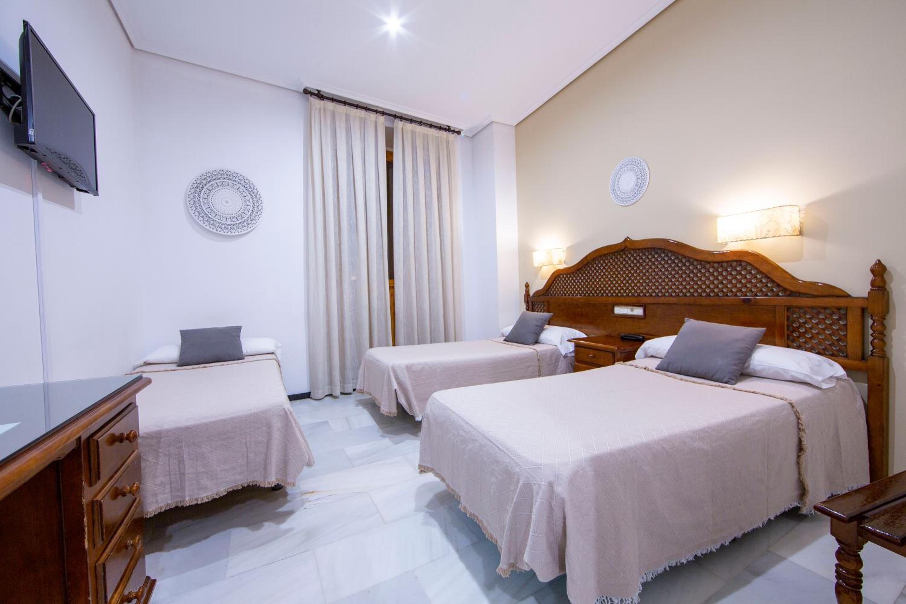Triple Room - Photo 1