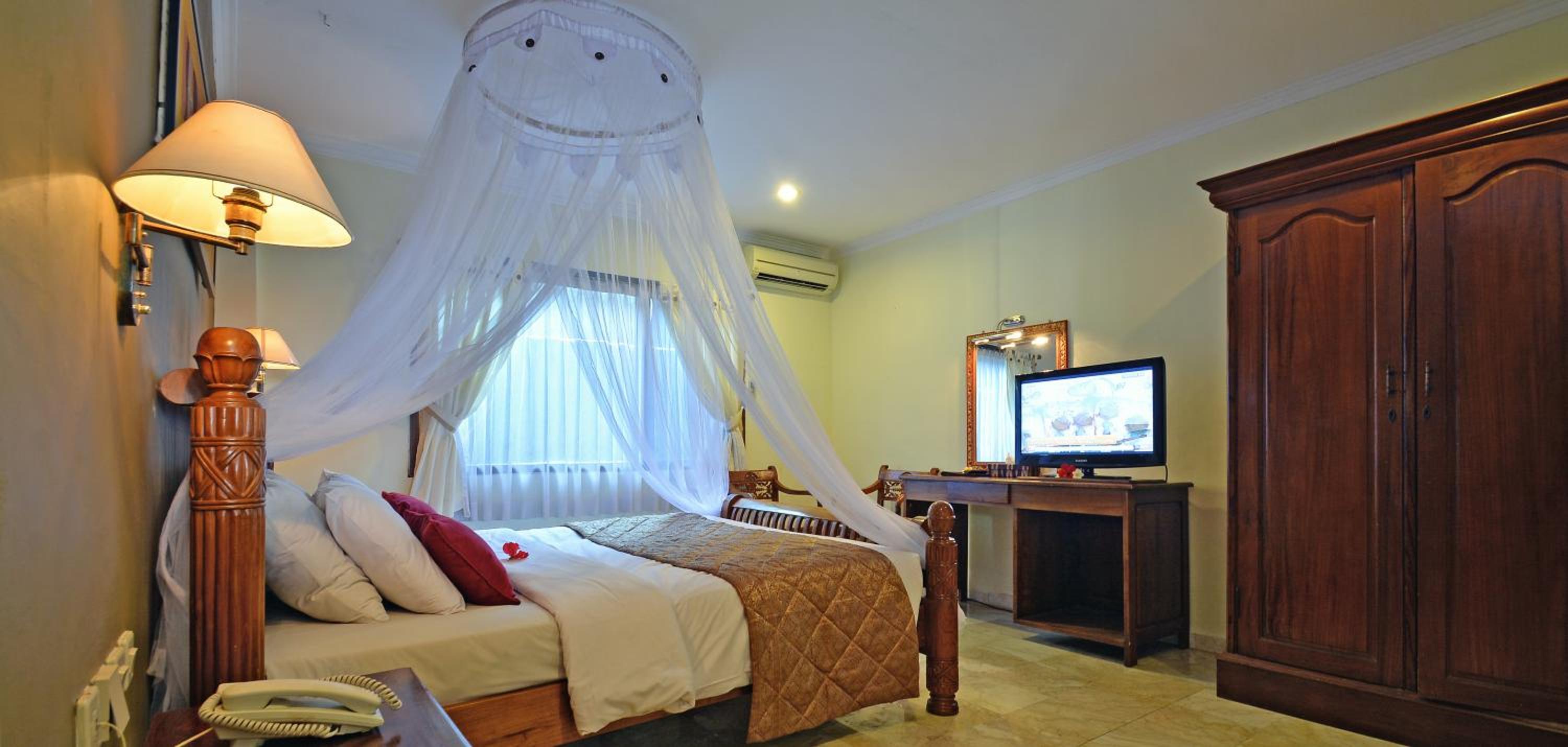 Downstairs Villa - Photo 8