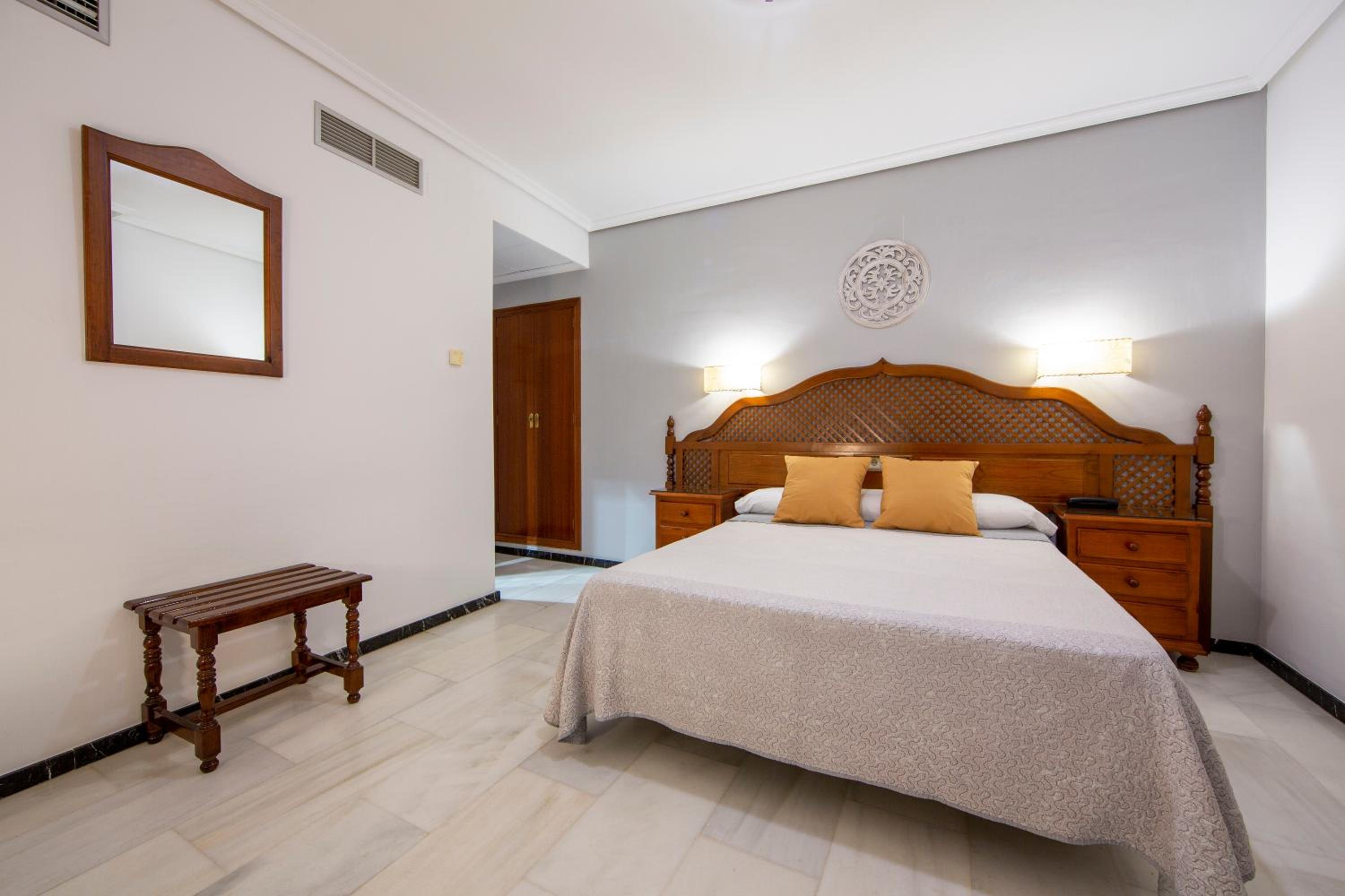 Double or Twin Room - Photo 13