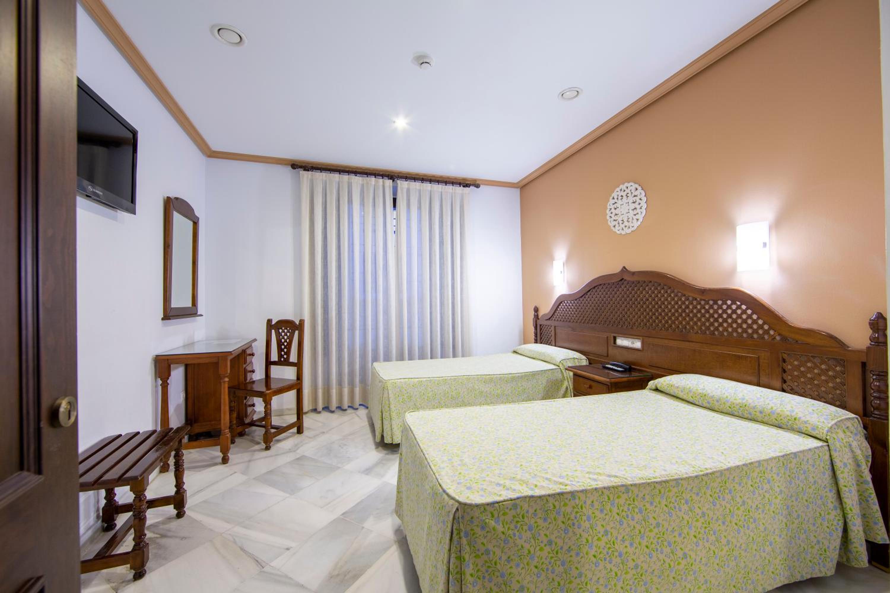 Double or Twin Room - Photo 10