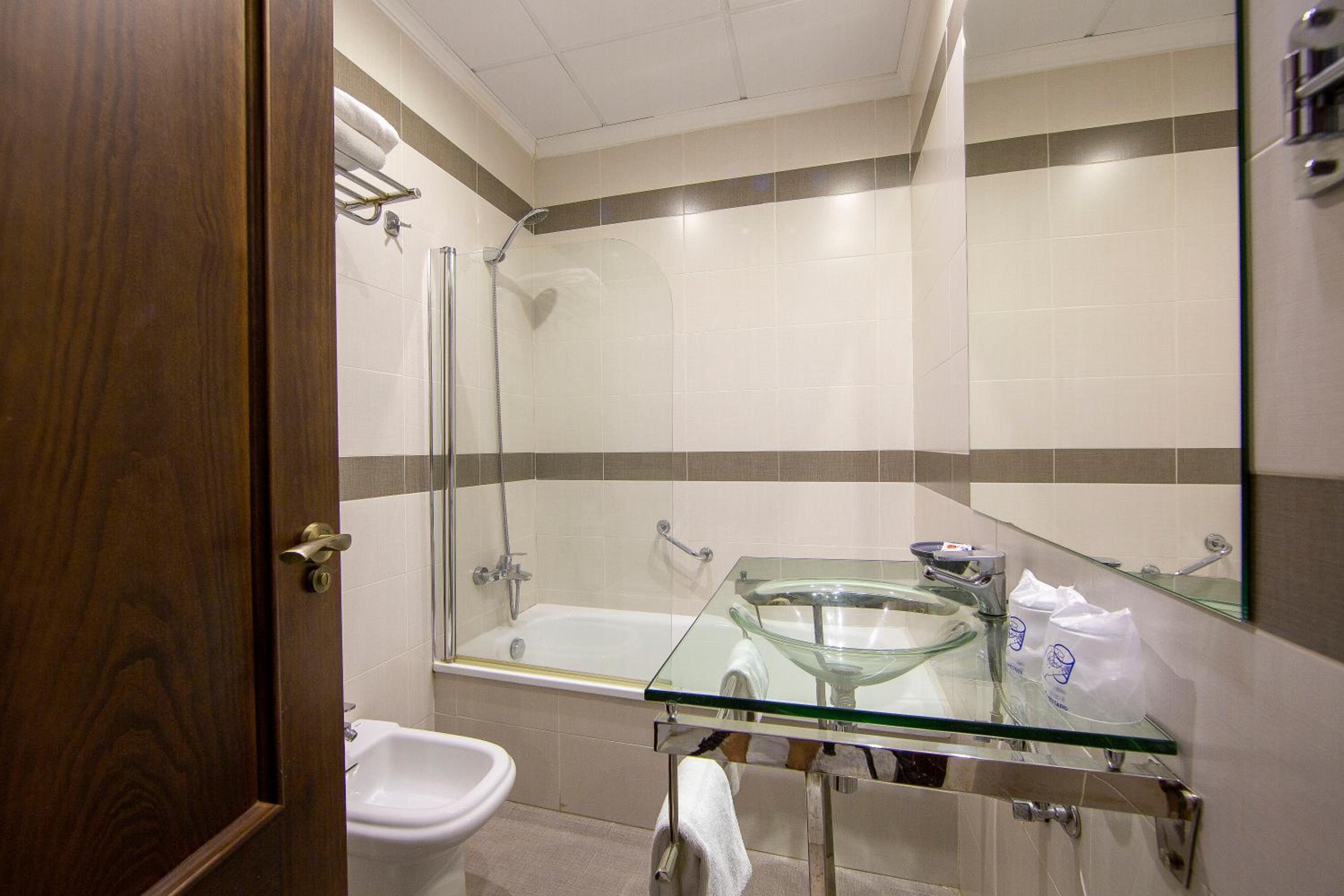 Double or Twin Room - Photo 2