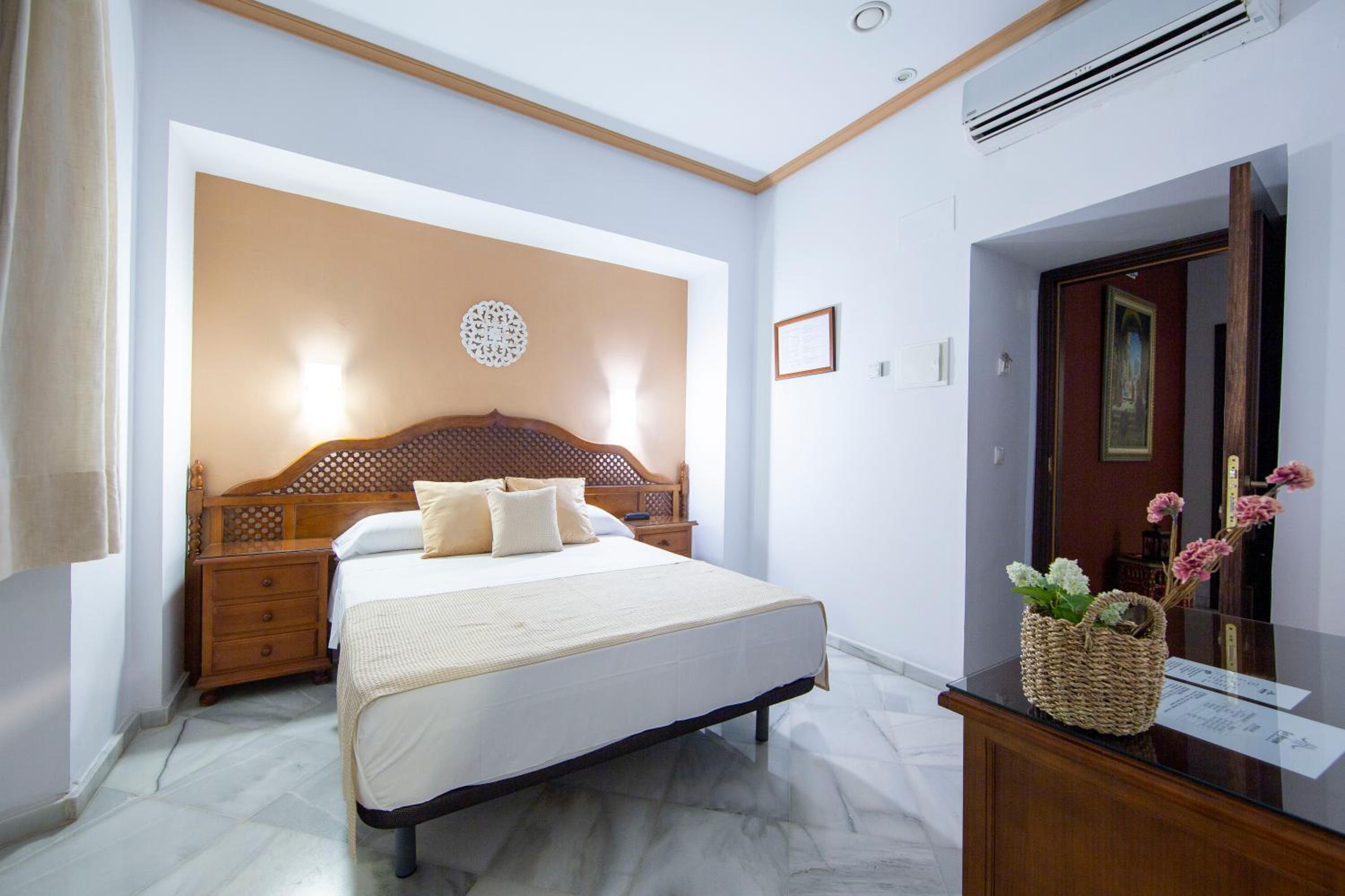 Double or Twin Room - Photo 9
