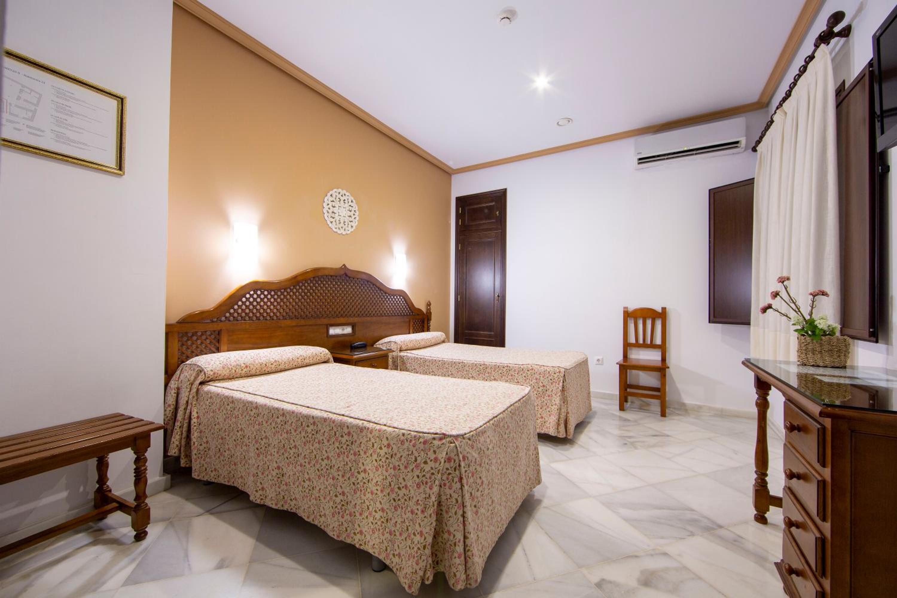 Double or Twin Room - Photo 12