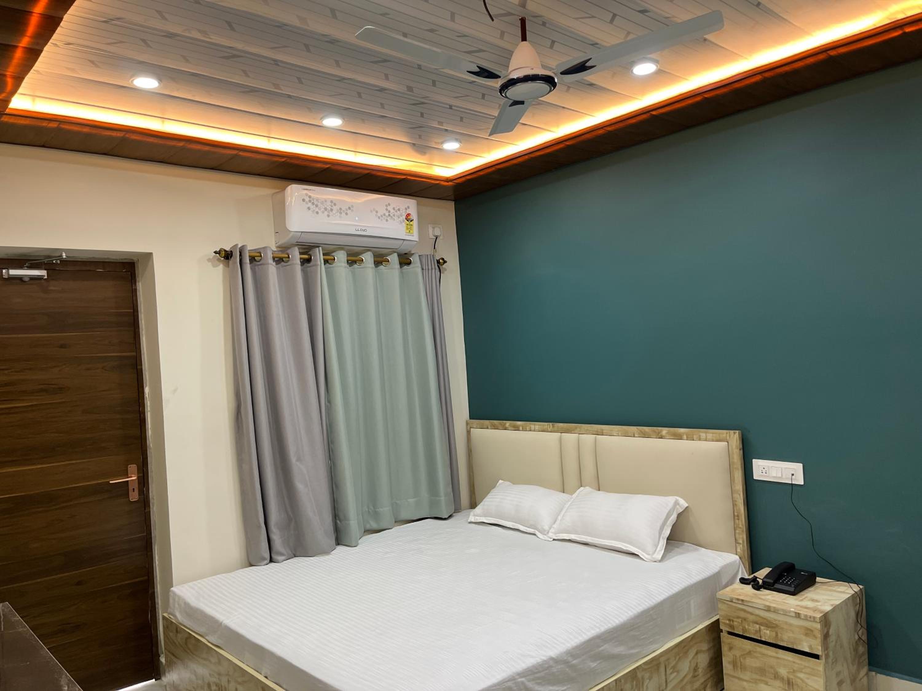 Budget Double Room photo 3