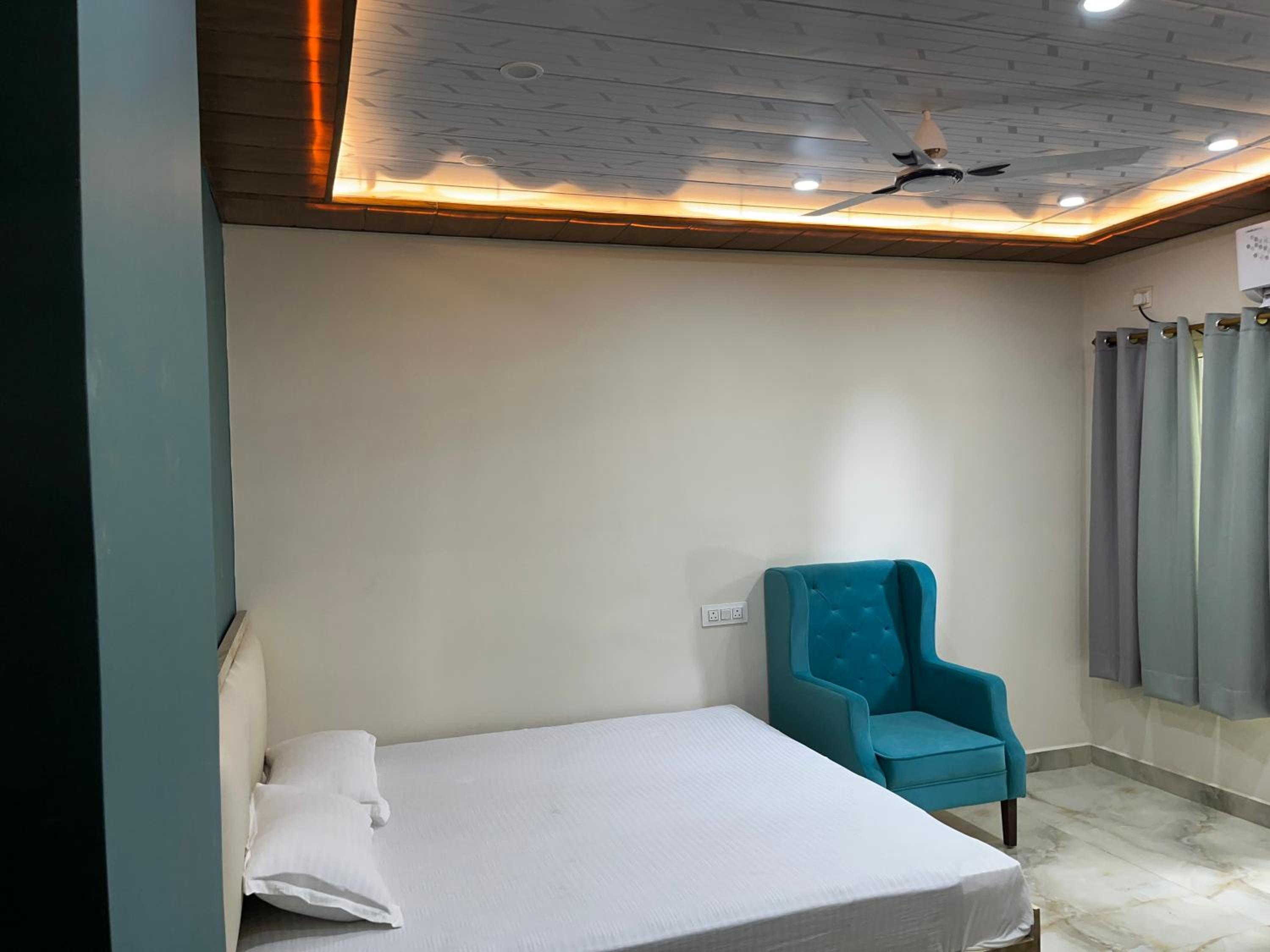 Deluxe King Room photo 3
