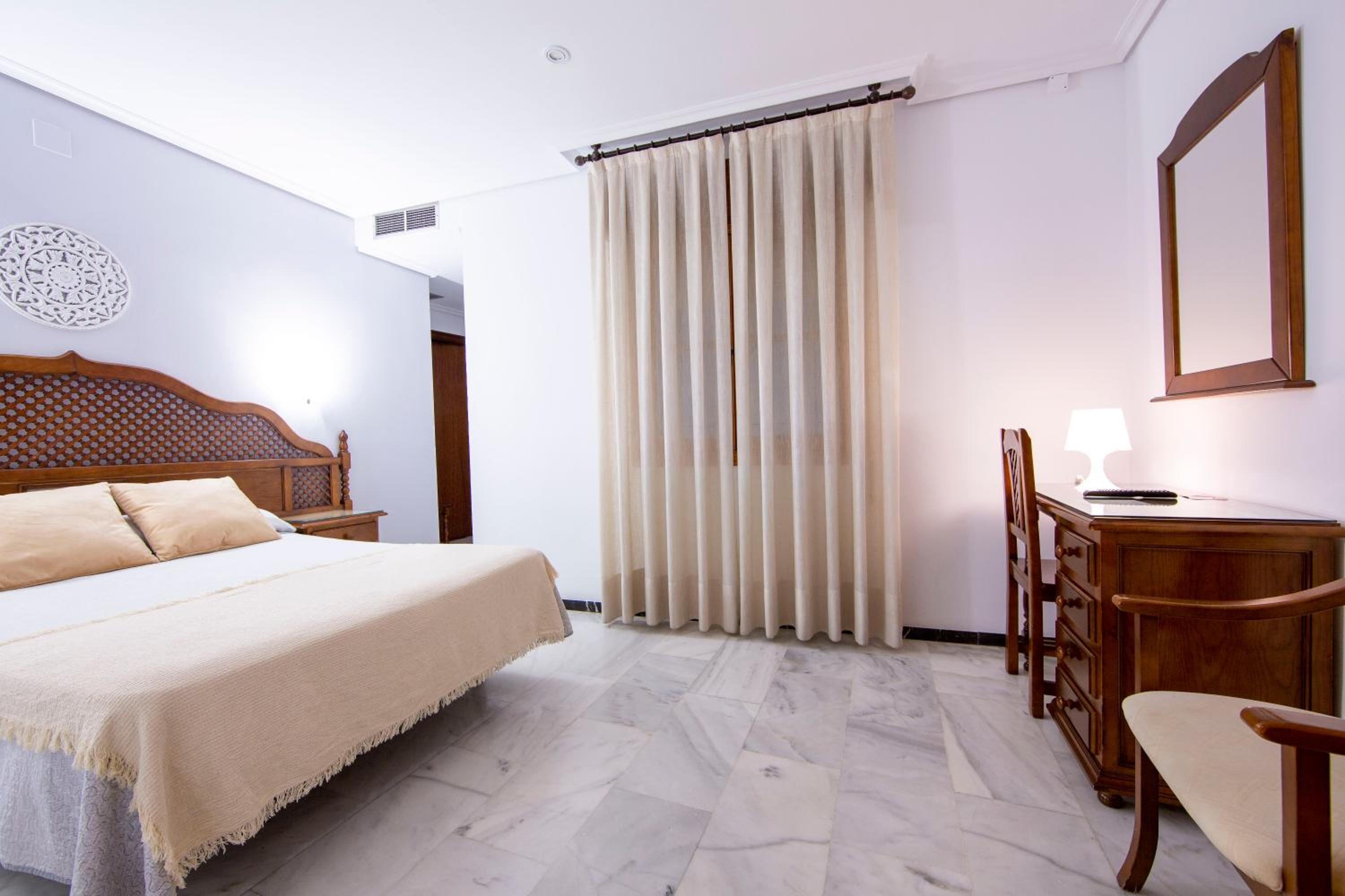 Double or Twin Room - Photo 5