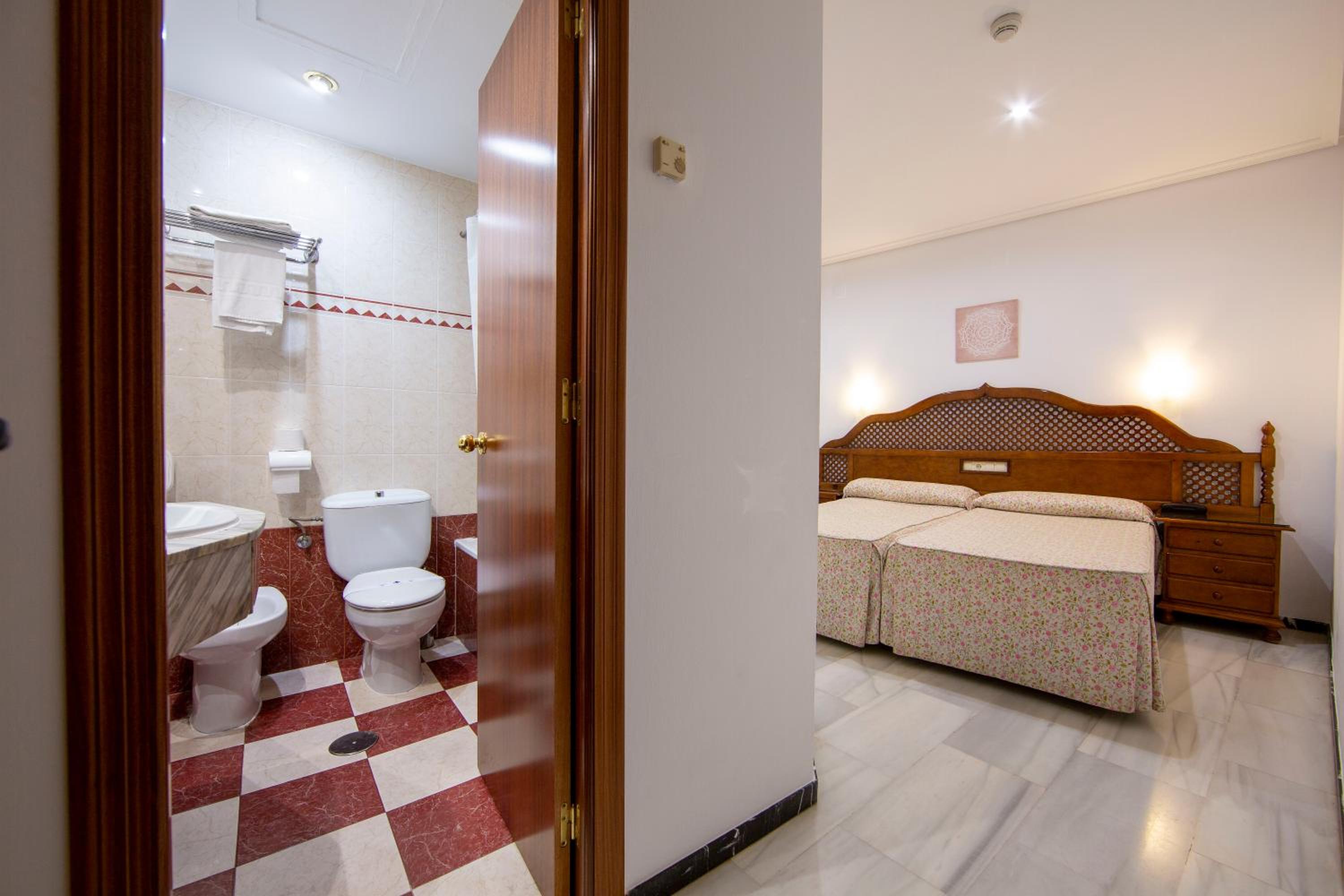 Double or Twin Room - Photo 8