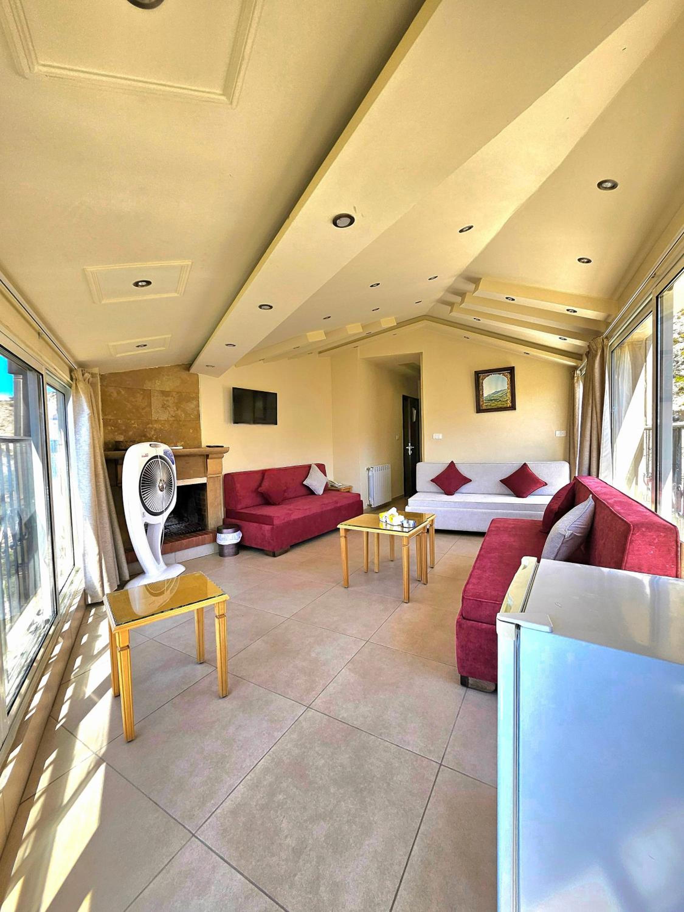 Deluxe Family Suite photo 2