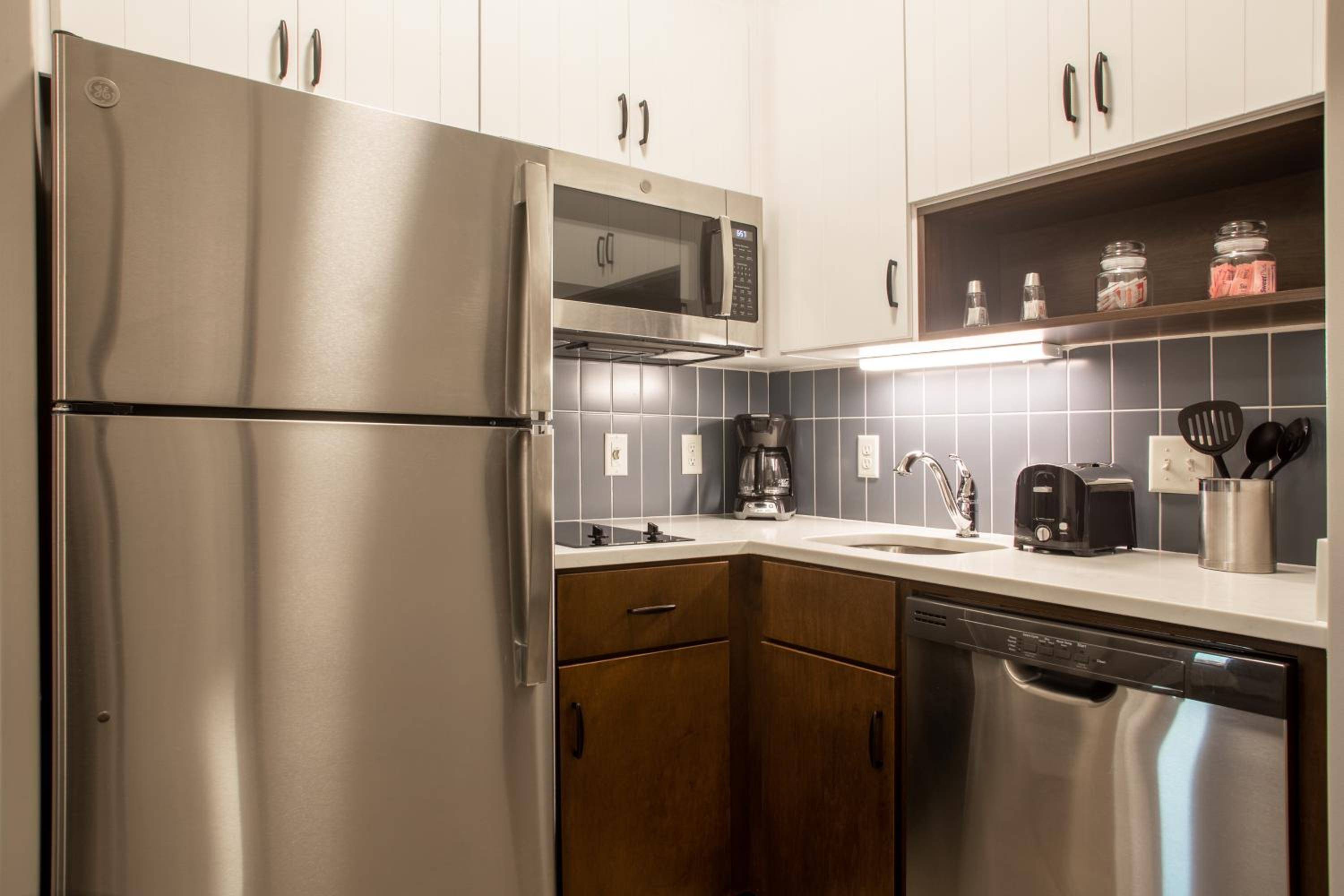 Studio Suite - Photo 2